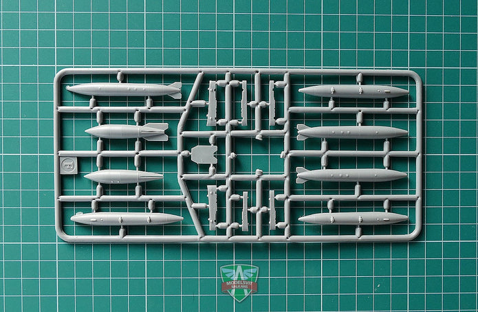 Modelsvit 72002 Plastic model aicraft kit Scale 1:72 SU-7 BMK