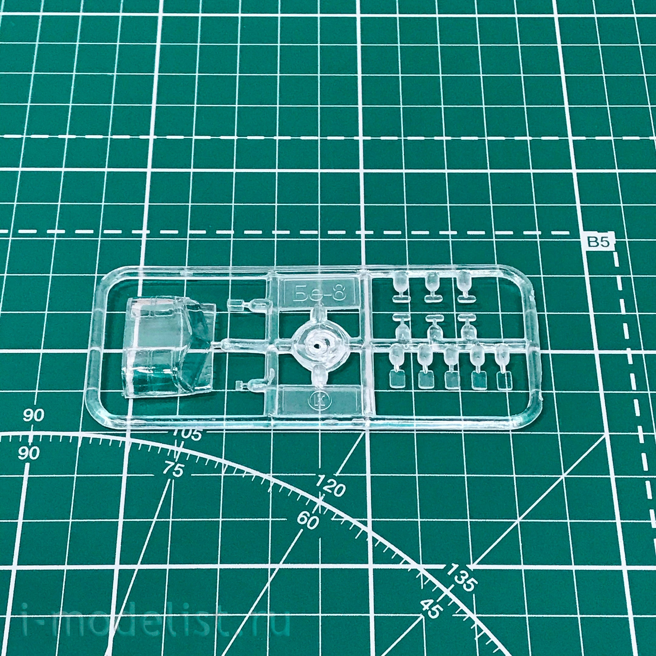 Beriev Be-8 (With water skis & hydrofoils), Aircraft Model Kit Scale 1:72 SOVA-M SVM 72025
