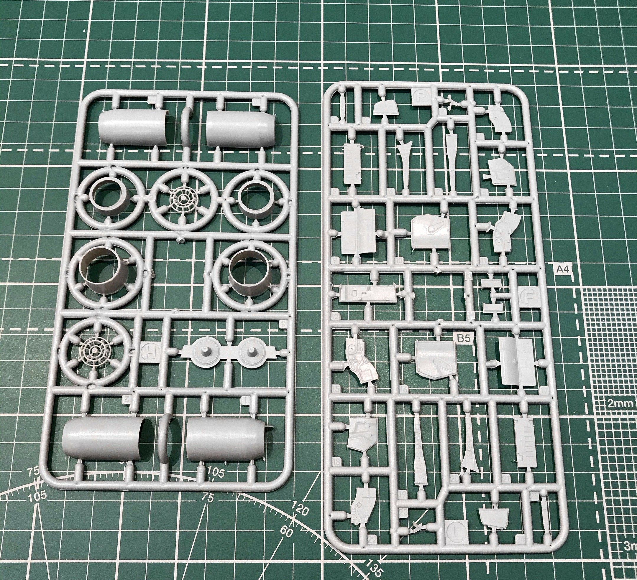 Modelsvit 72053 Plastic model aicraft kit Scale 1:72 Mirage 4000 w/Weapons