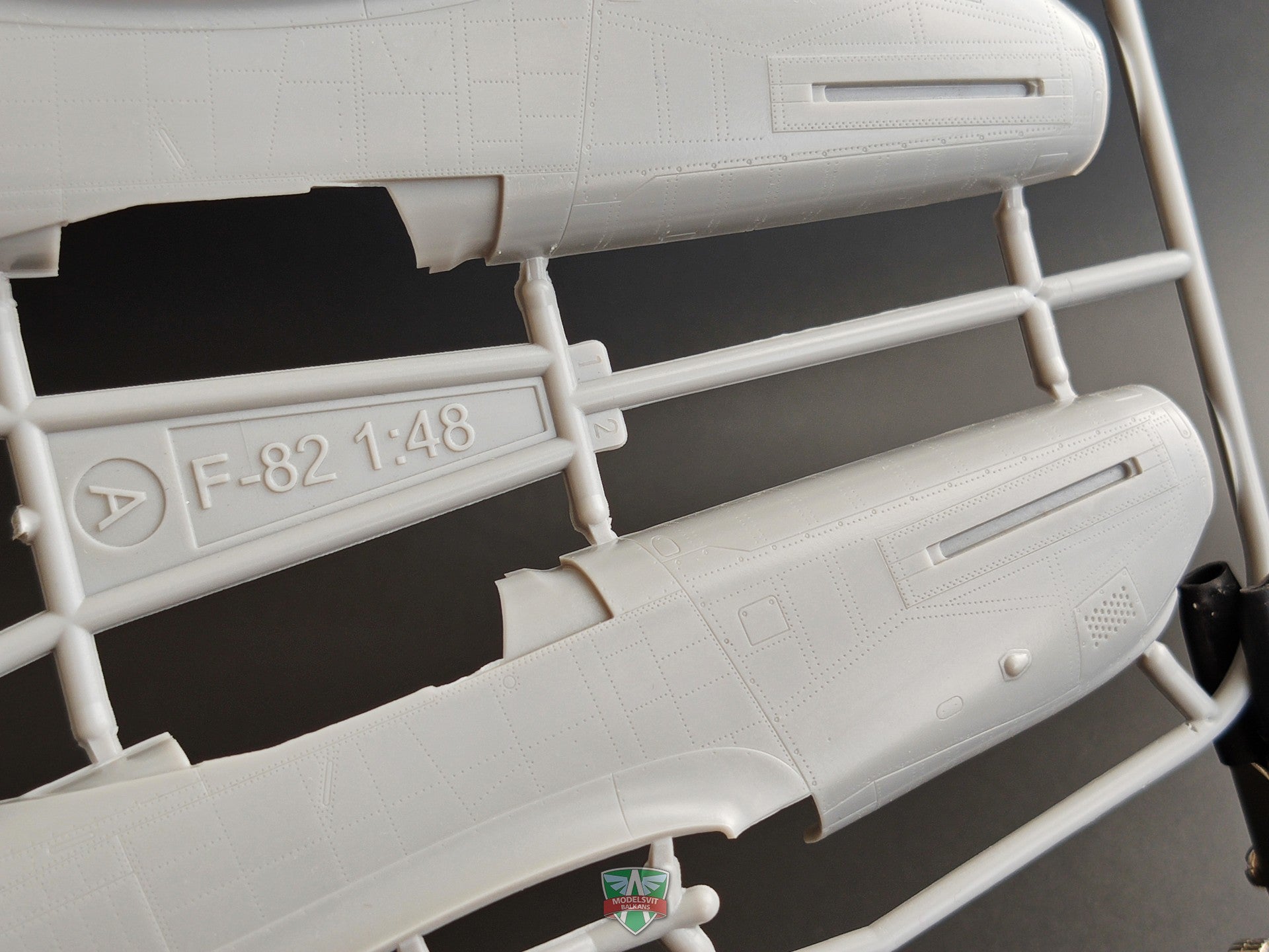 Modelsvit 4818 Plastic model aicraft kit Scale 1:48 F-82 F/G Twin Mustang