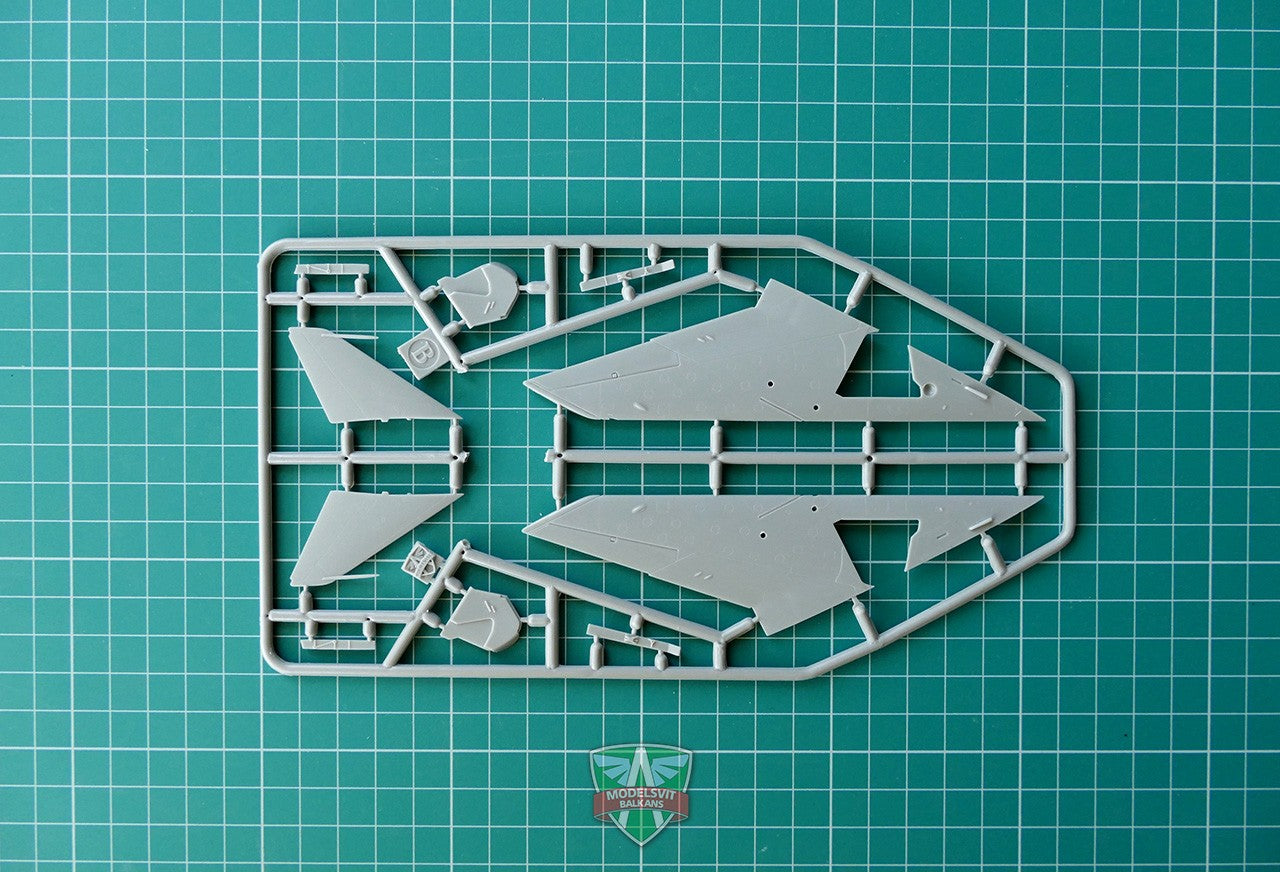 Modelsvit 72005 Plastic model aicraft kit Scale 1:72 SU-7 U