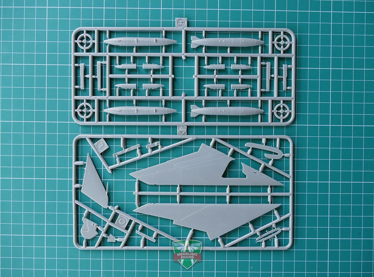 Modelsvit 72007 Plastic model aicraft kit Scale 1:72 Su-7