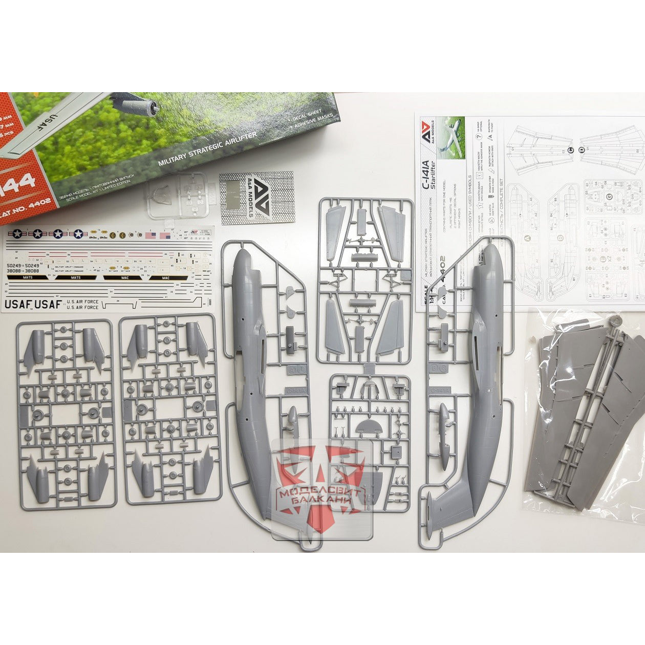 Lockheed C-141A Starlifter Model Kit Aircraft Scale 1:144 A&A Models AAM4402