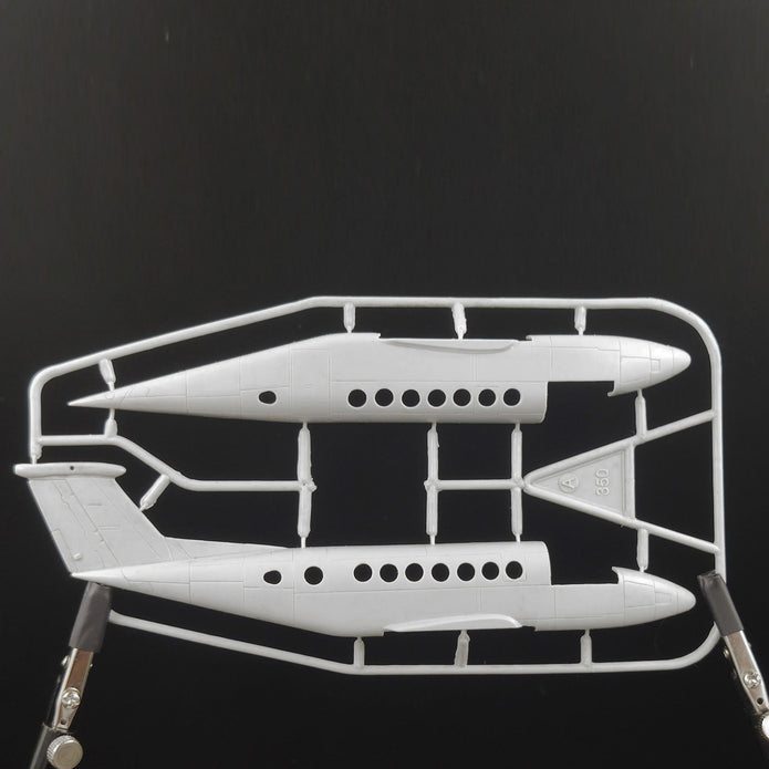 Beechcraft 350 Super King Air Model Kit Aircraft Scale 1:72 A&A Models AAM7226