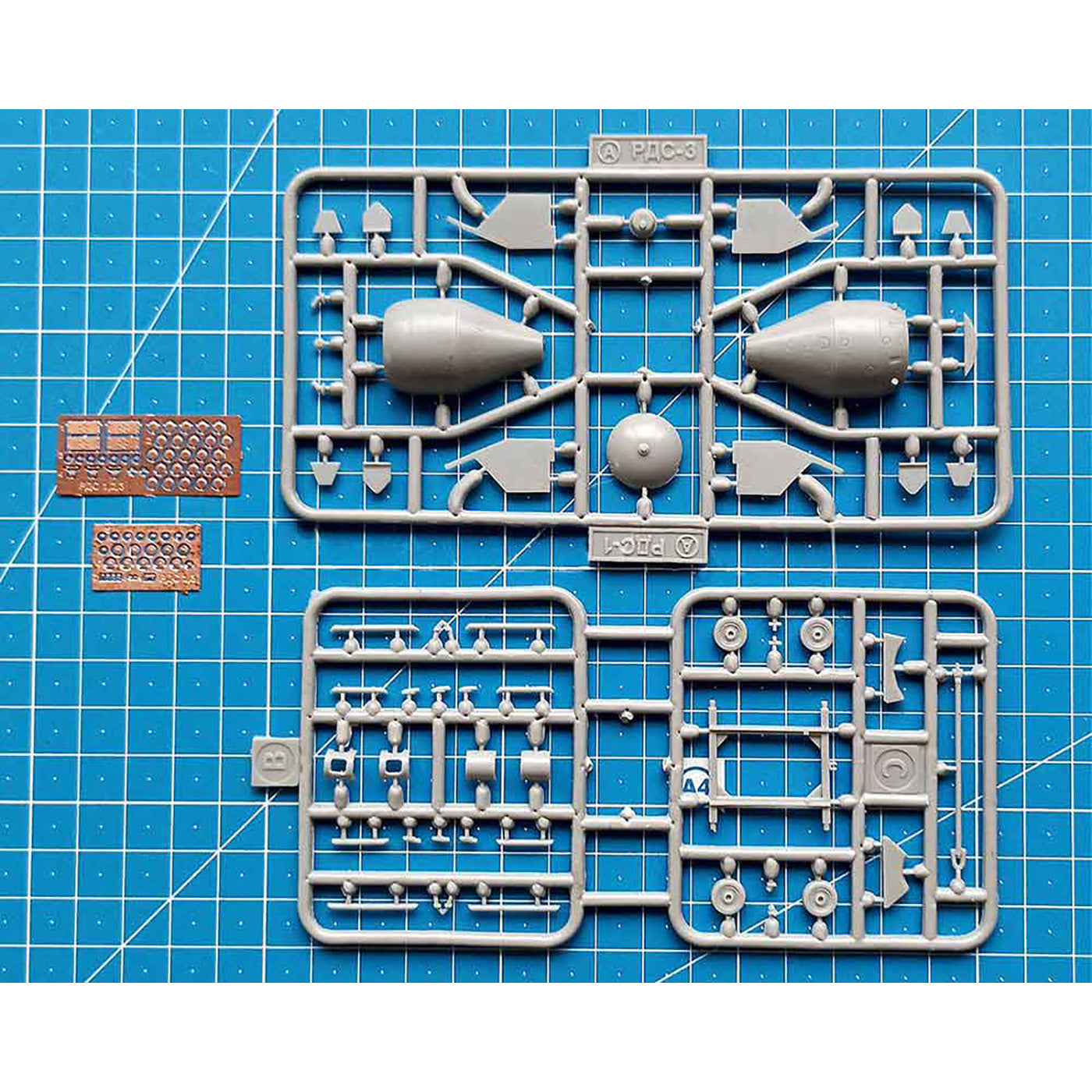 Soviet atomic bomb RDS-1 Scale 1:72 Amodel AMO-NA72001 Plastic Airplane Model Kit