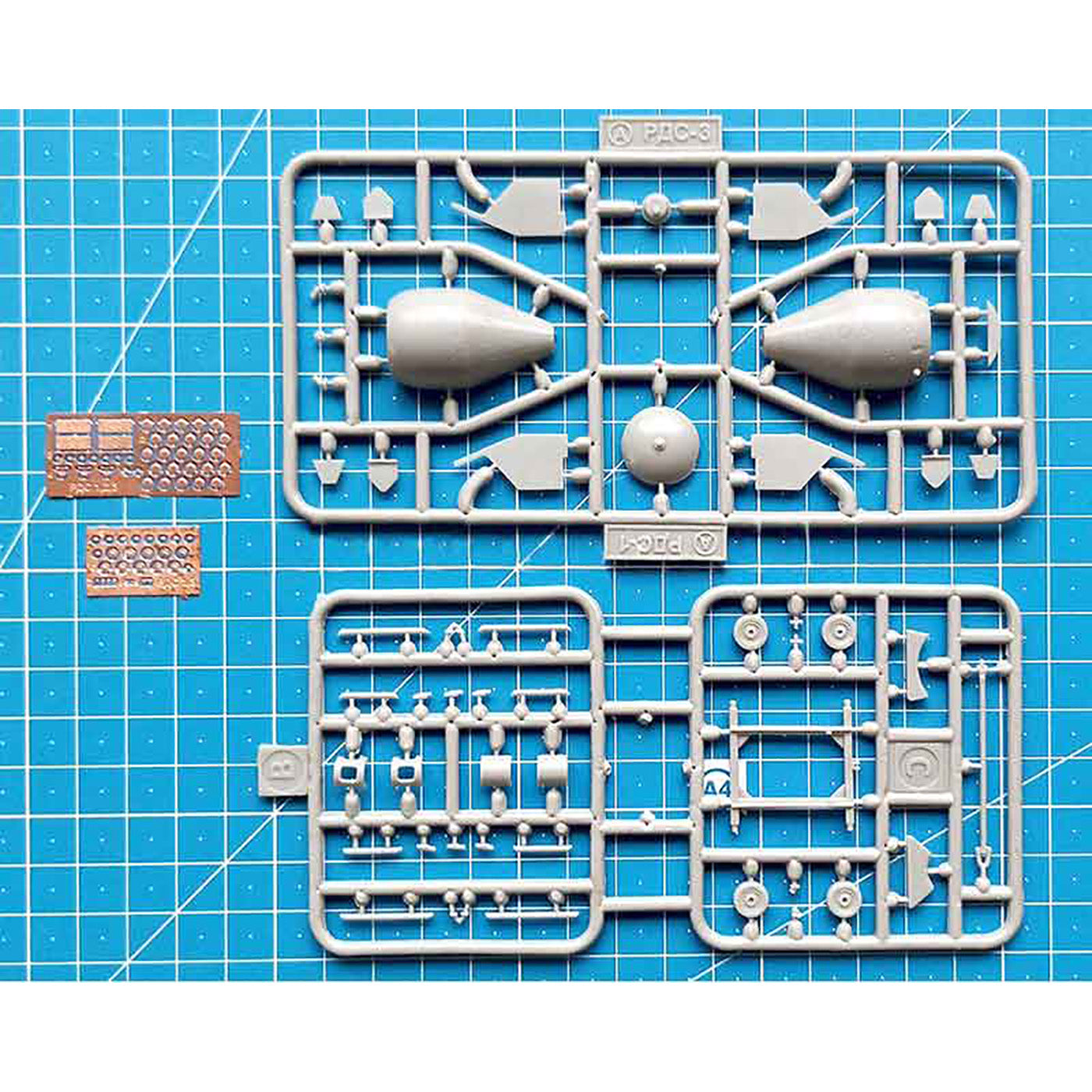Soviet atomic bomb RDS-3 Scale 1:72 Amodel AMO-NA72003 Plastic Airplane Model Kit