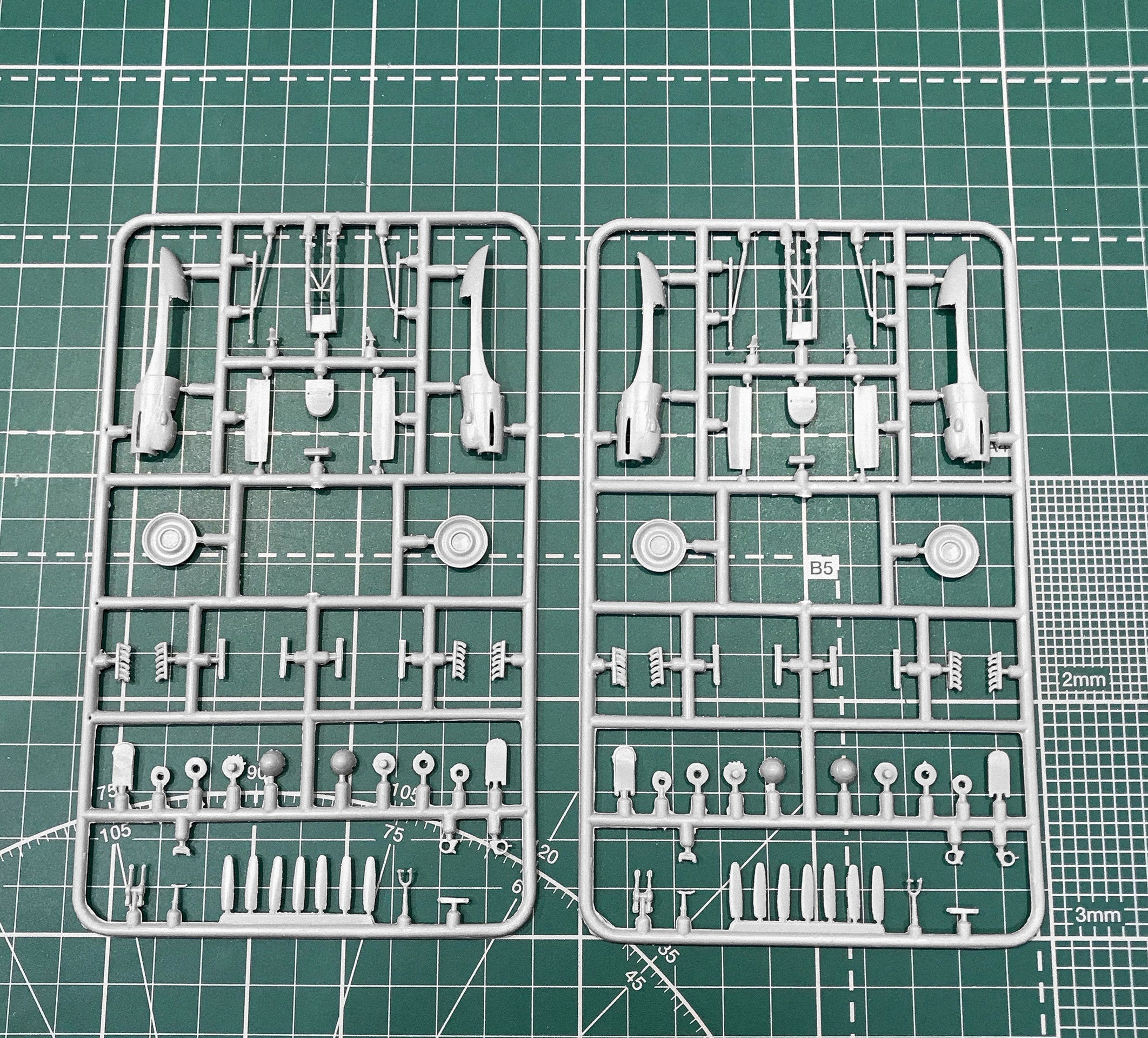 Avro Lancaster B.I/B.III Scale 1:144 Amodel AMO1411 Scale Airplane Model Kit