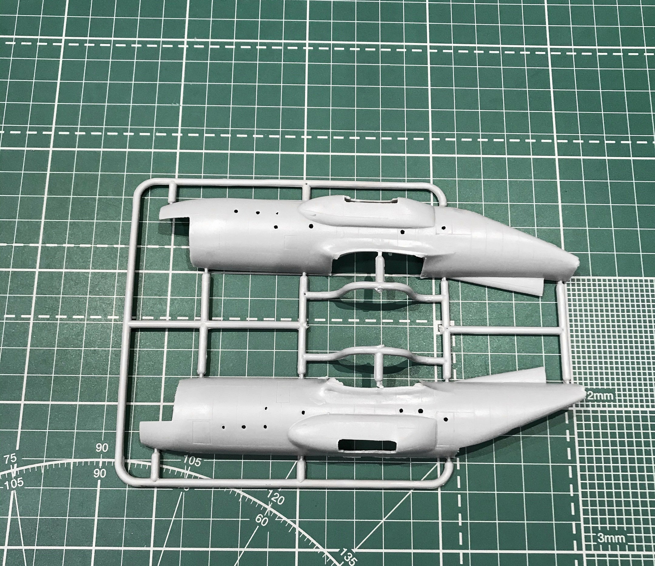 C-130&F4J 'Blue Angel' Aerobatic team Scale 1:144 Amodel AMO1425 Scale Airplane Model Kit