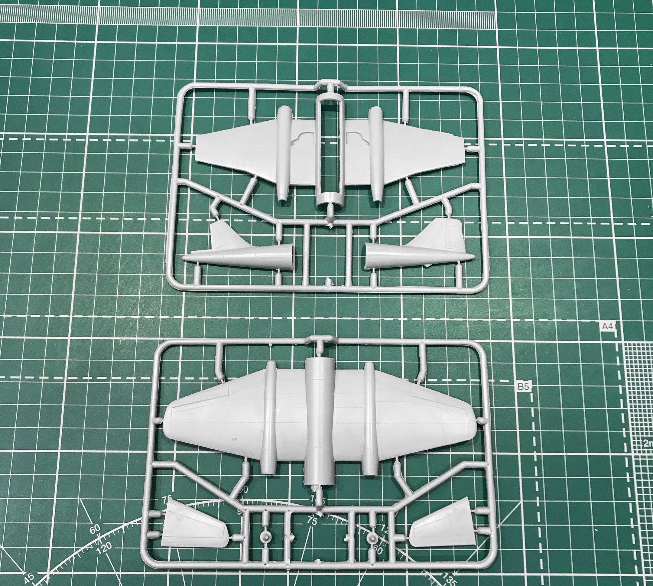 E.E.Canberra B. Mk-2 Scale 1:144 Amodel AMO1426 Plastic Airplane Model Kit
