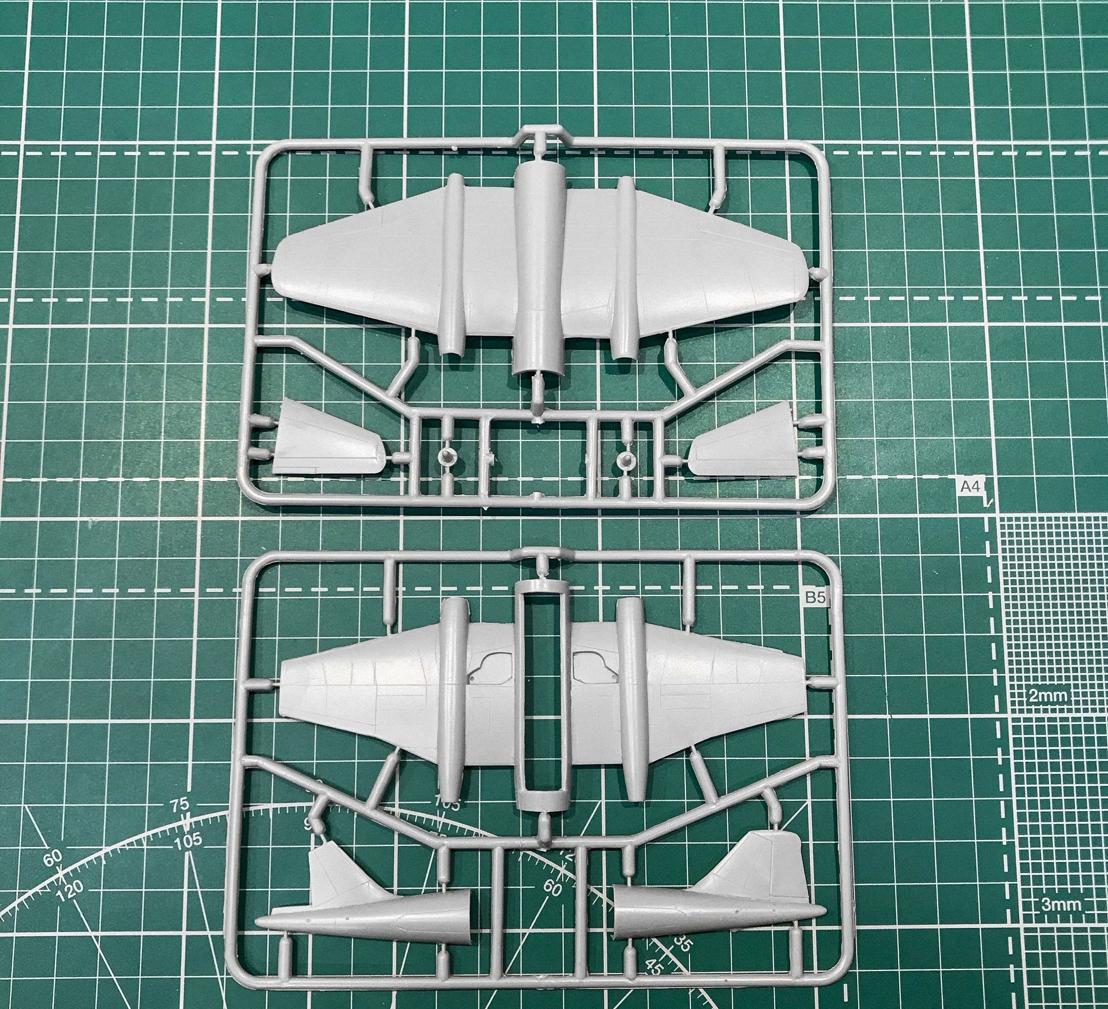 E.E.Canberra B. Mk-20/Mk-62 Scale 1:144 Amodel AMO1428 Scale Airplane Model Kit
