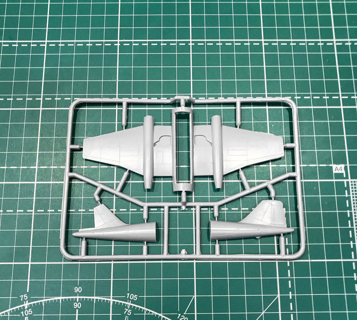 E.E.Canberra Mk.8 Scale 1:144 Amodel AMO1429 Scale Airplane Model Kit
