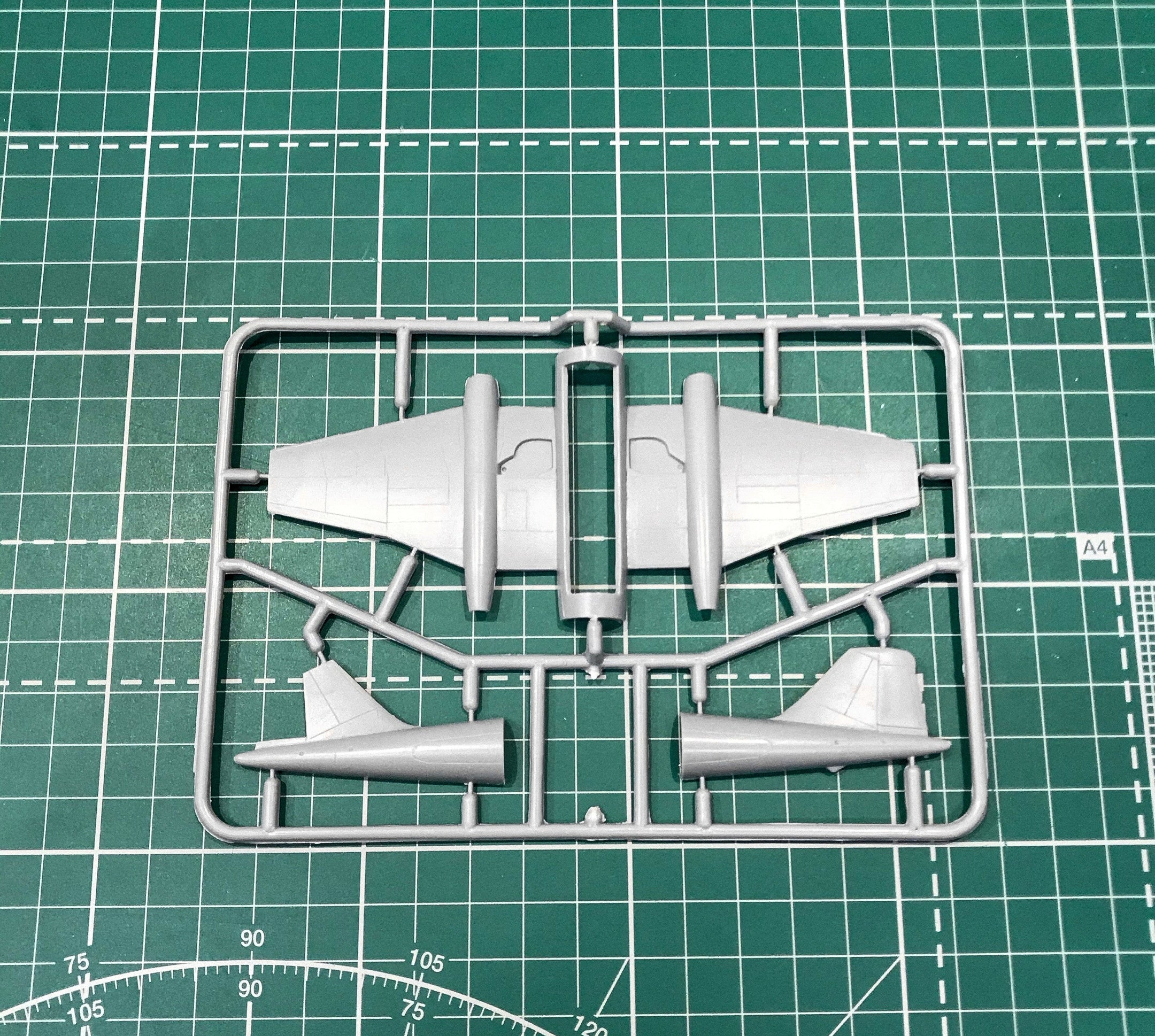 E.E.Canberra Mk.8 Scale 1:144 Amodel AMO1429 Scale Airplane Model Kit
