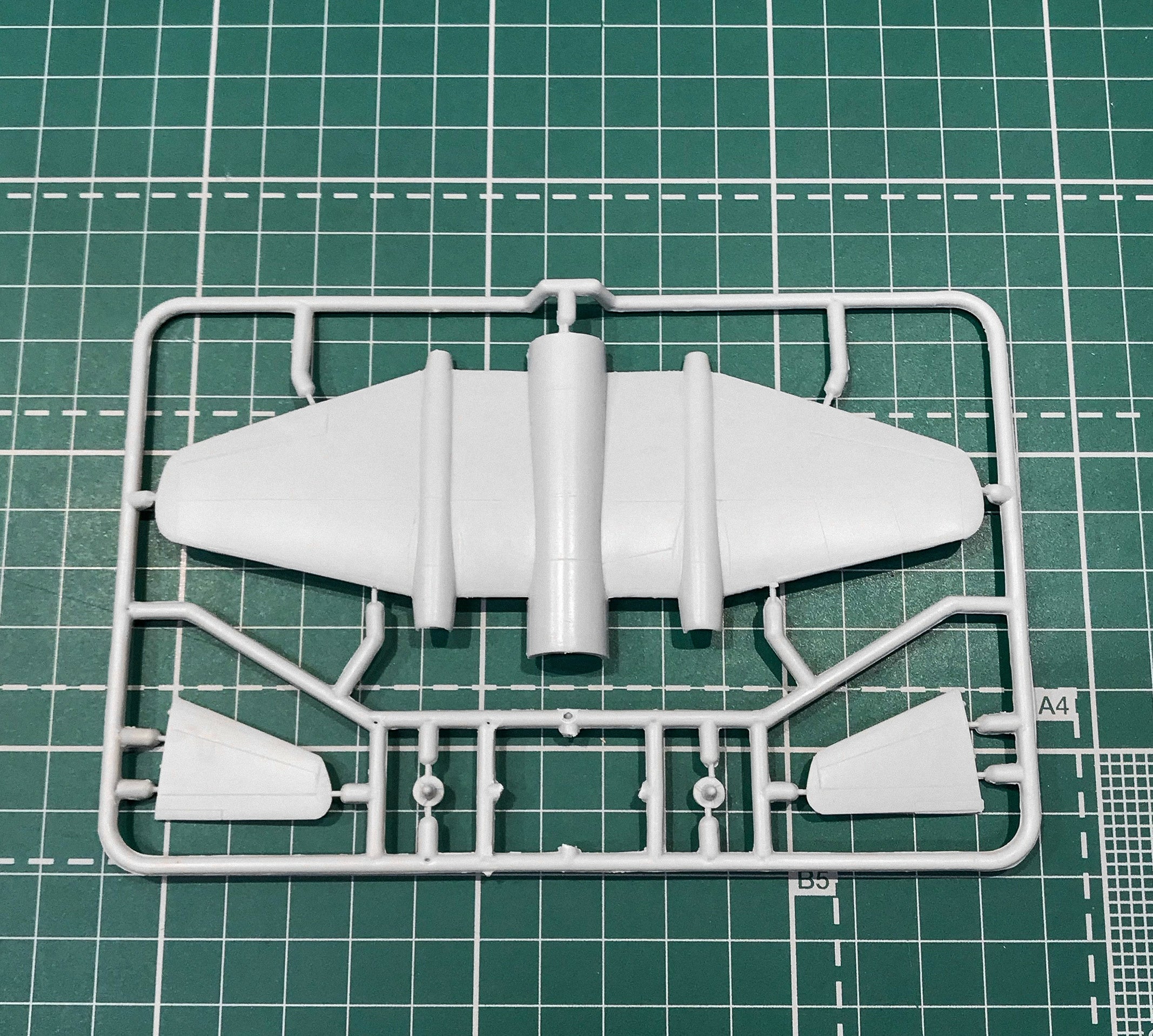 E.E.Canberra T.17 Scale 1:144 Amodel AMO1430 Scale Airplane Model Kit