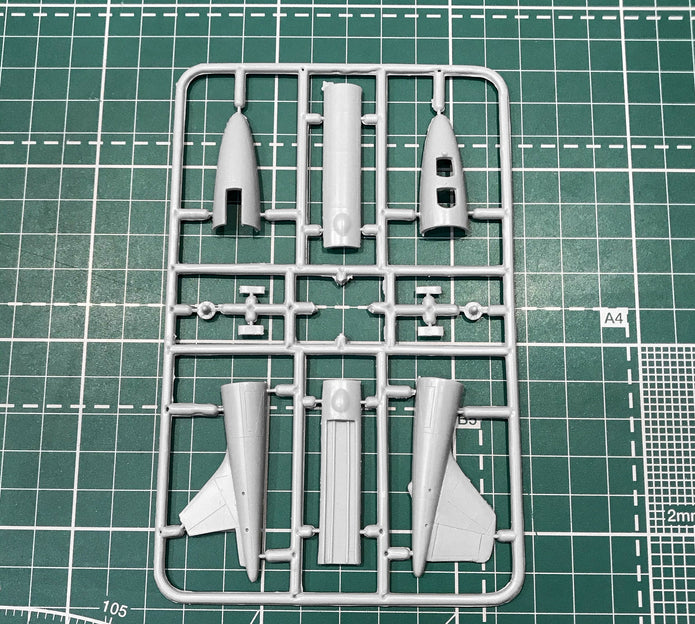 Martin B-57B/C Scale 1:144 Amodel AMO1432 Scale Airplane Model Kit