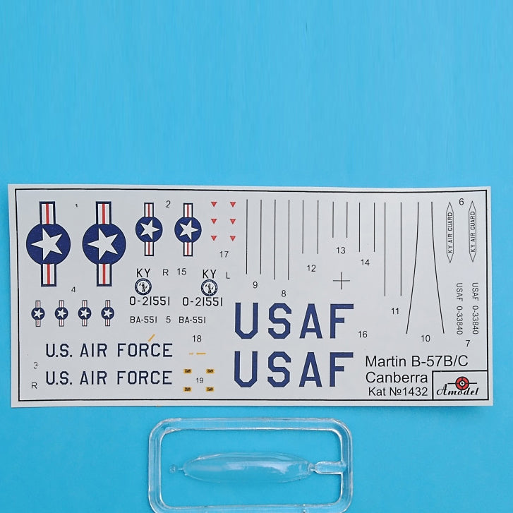 Martin B-57B/C Scale 1:144 Amodel AMO1432 Scale Airplane Model Kit