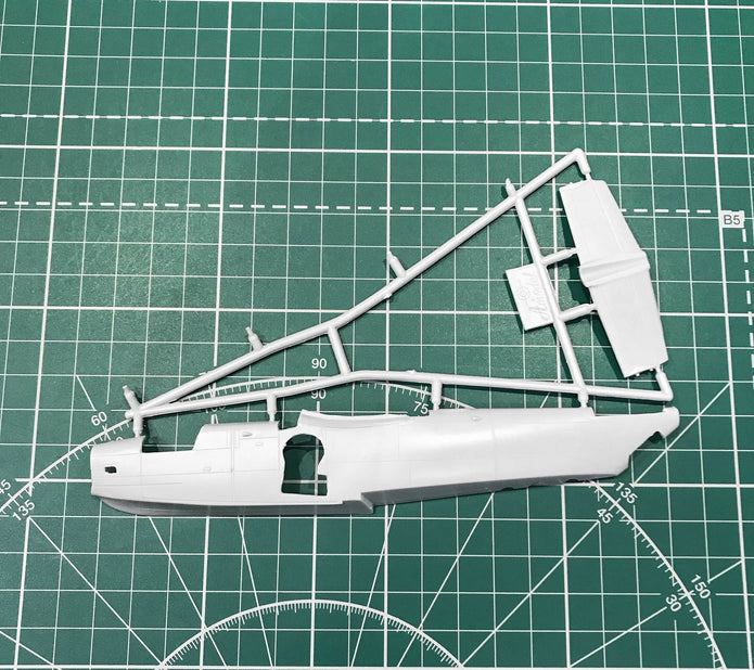 Beriev Be-12 'Mail' Soviet amphibious aircraft Scale 1:144 Amodel AMO1438 Plastic Airplane Model Kit
