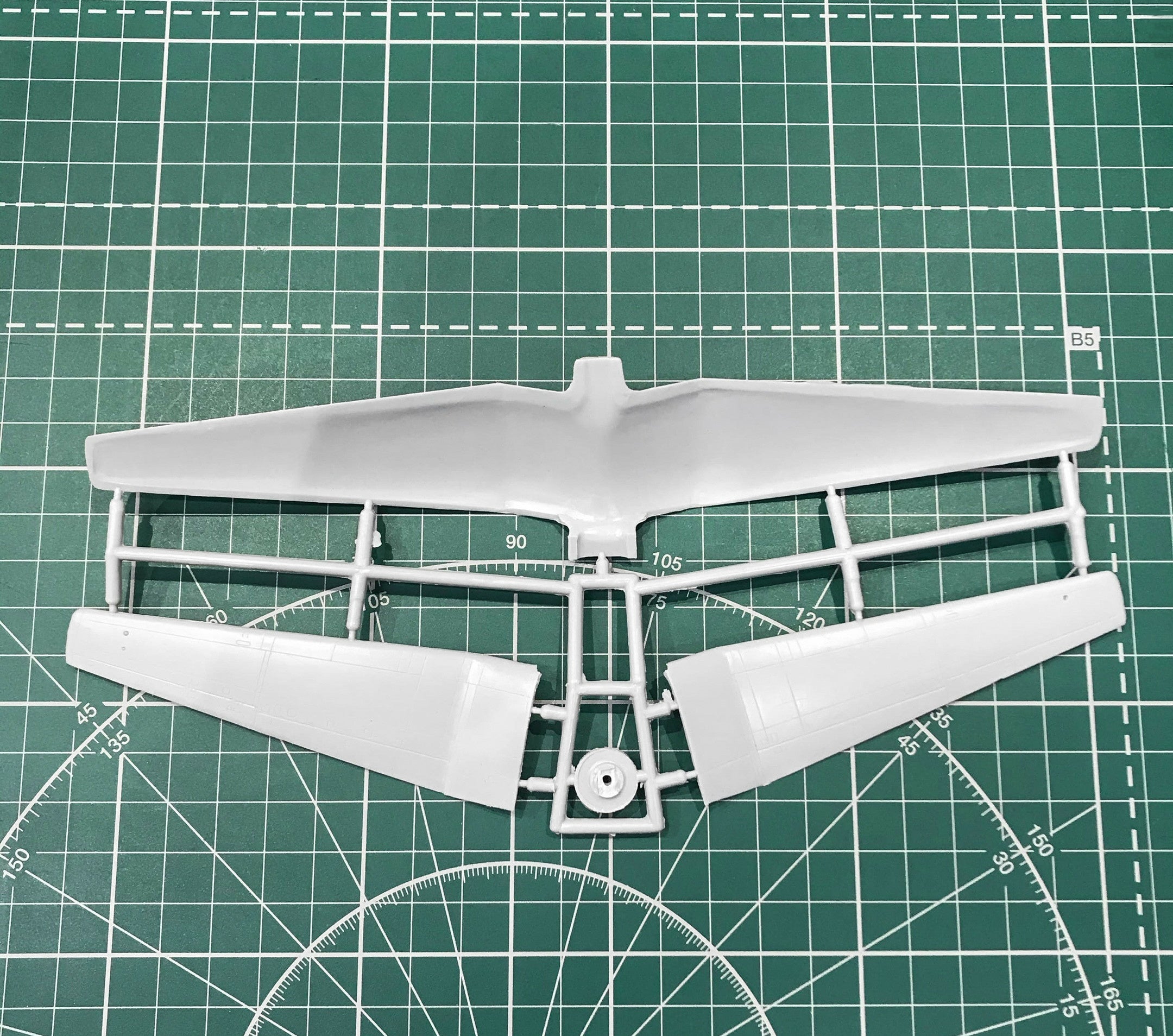 Beriev Be-12 'Mail' Soviet amphibious aircraft Scale 1:144 Amodel AMO1438 Plastic Airplane Model Kit