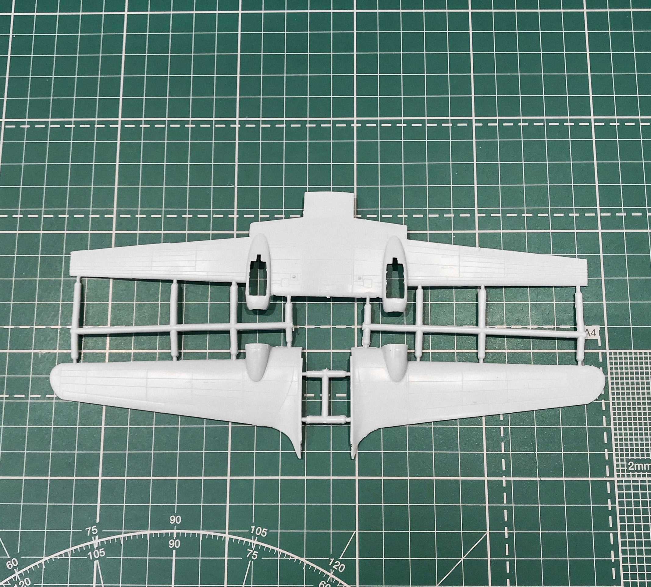 Ilyushin IL-12 'Coach' Soviet cargo aircraft Scale 1:144 Amodel AMO1443 Plastic Airplane Model Kit