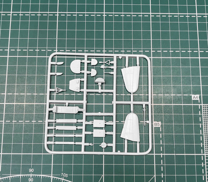 Ilyushin IL-12 'Coach' Soviet cargo aircraft Scale 1:144 Amodel AMO1443 Plastic Airplane Model Kit