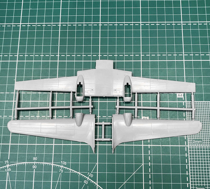 Ilyushin IL-12D/T Soviet military transport aircraft Scale 1:144 Amodel AMO1444 Plastic Airplane Model Kit