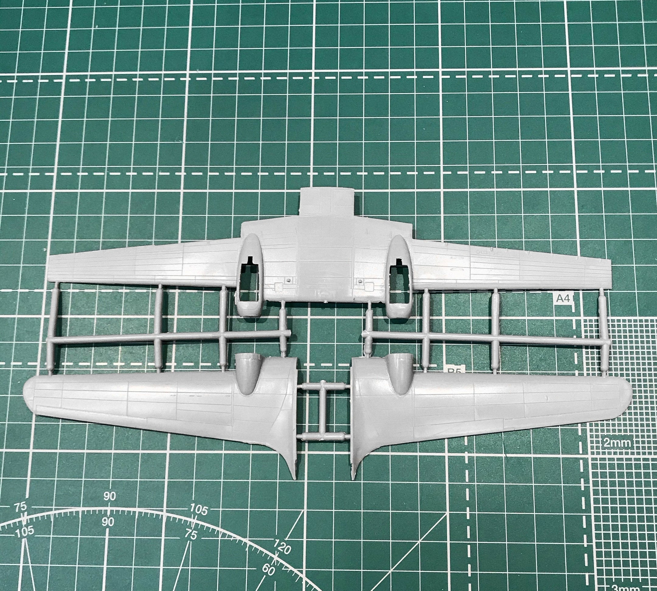 Ilyushin IL-12D/T Soviet military transport aircraft Scale 1:144 Amodel AMO1444 Plastic Airplane Model Kit