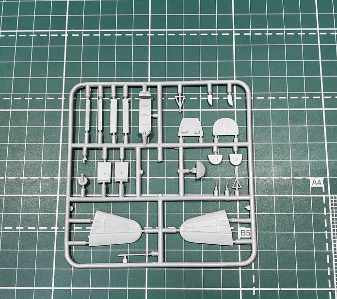 Ilyushin IL-12D/T Soviet military transport aircraft Scale 1:144 Amodel AMO1444 Plastic Airplane Model Kit