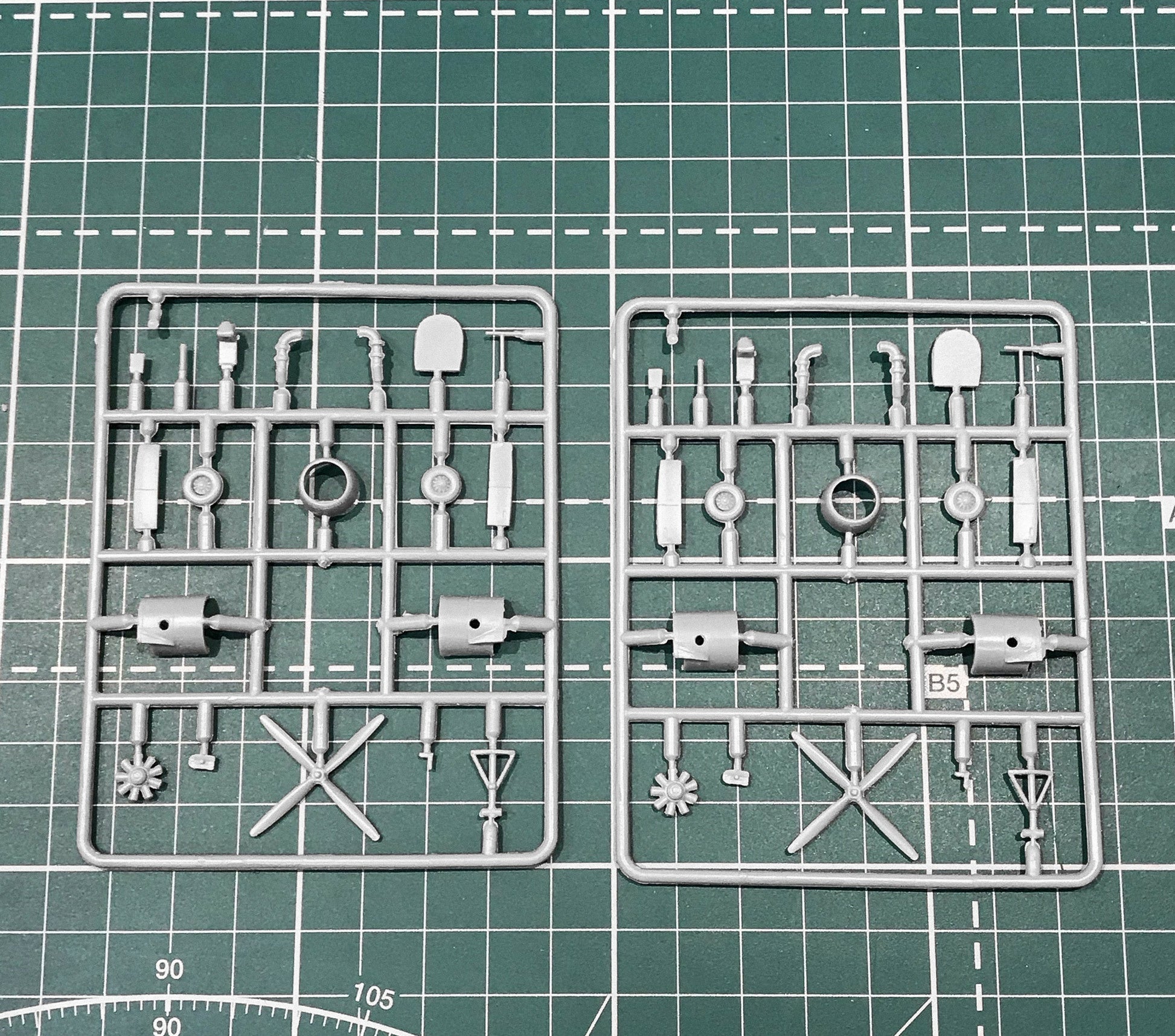 Ilyushin IL-12D/T Soviet military transport aircraft Scale 1:144 Amodel AMO1444 Plastic Airplane Model Kit