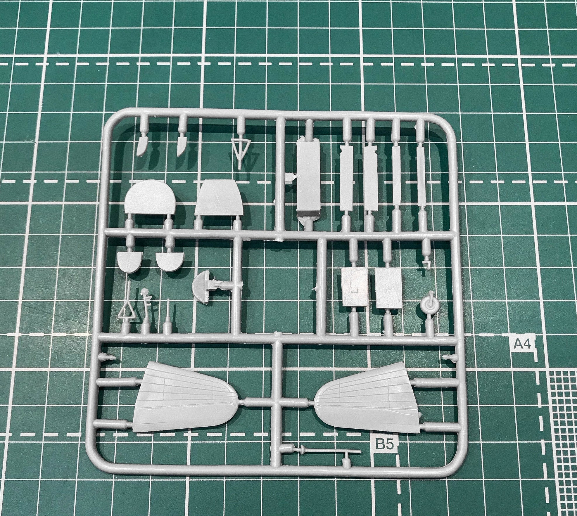 Ilyushin IL-12 Czech airliner Scale 1:144 Amodel AMO1445 Plastic Airplane Model Kit