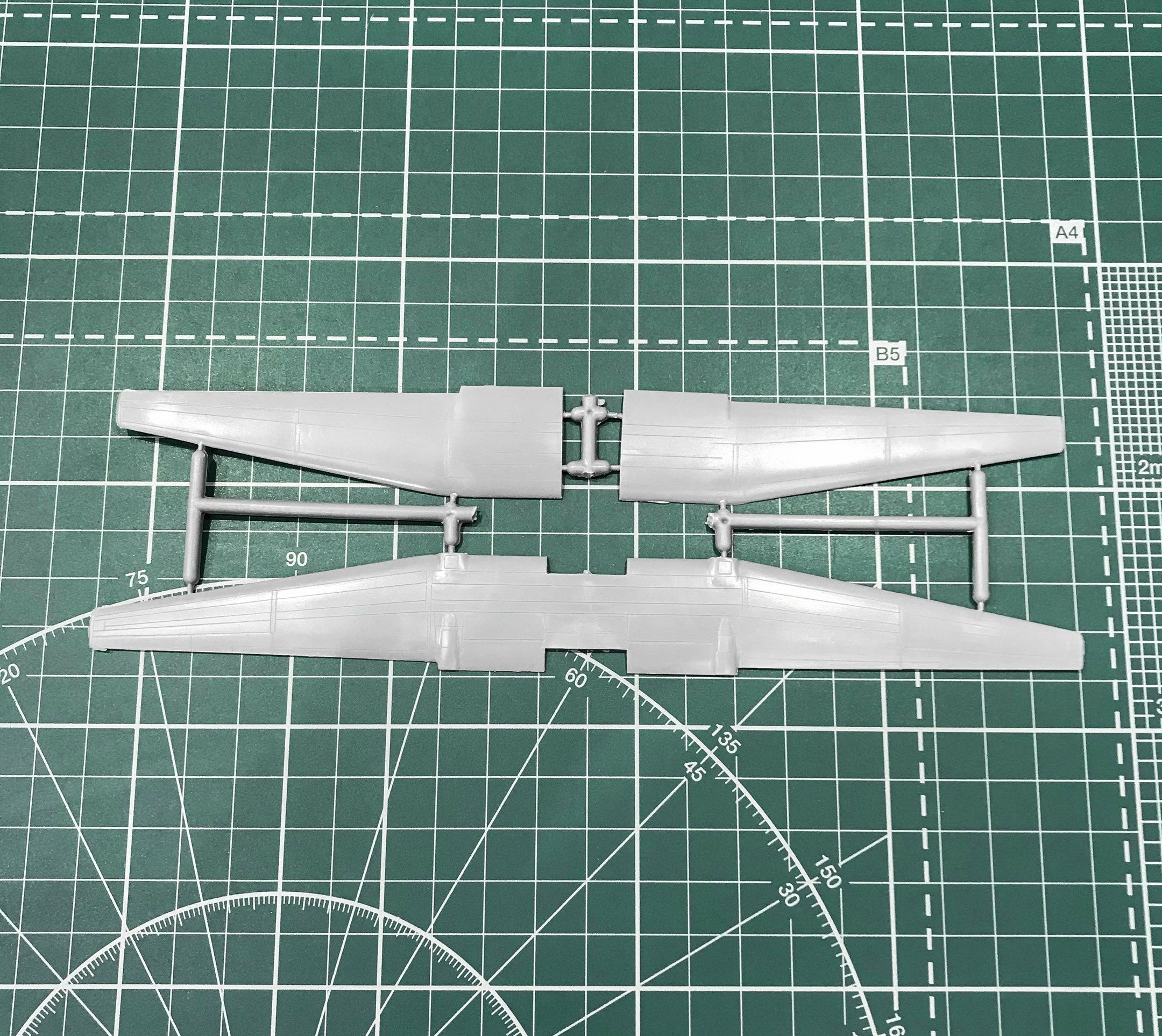 Antonov An-24B/RV Scale 1:144 Amodel AMO1464-01 Plastic Airplane Model Kit