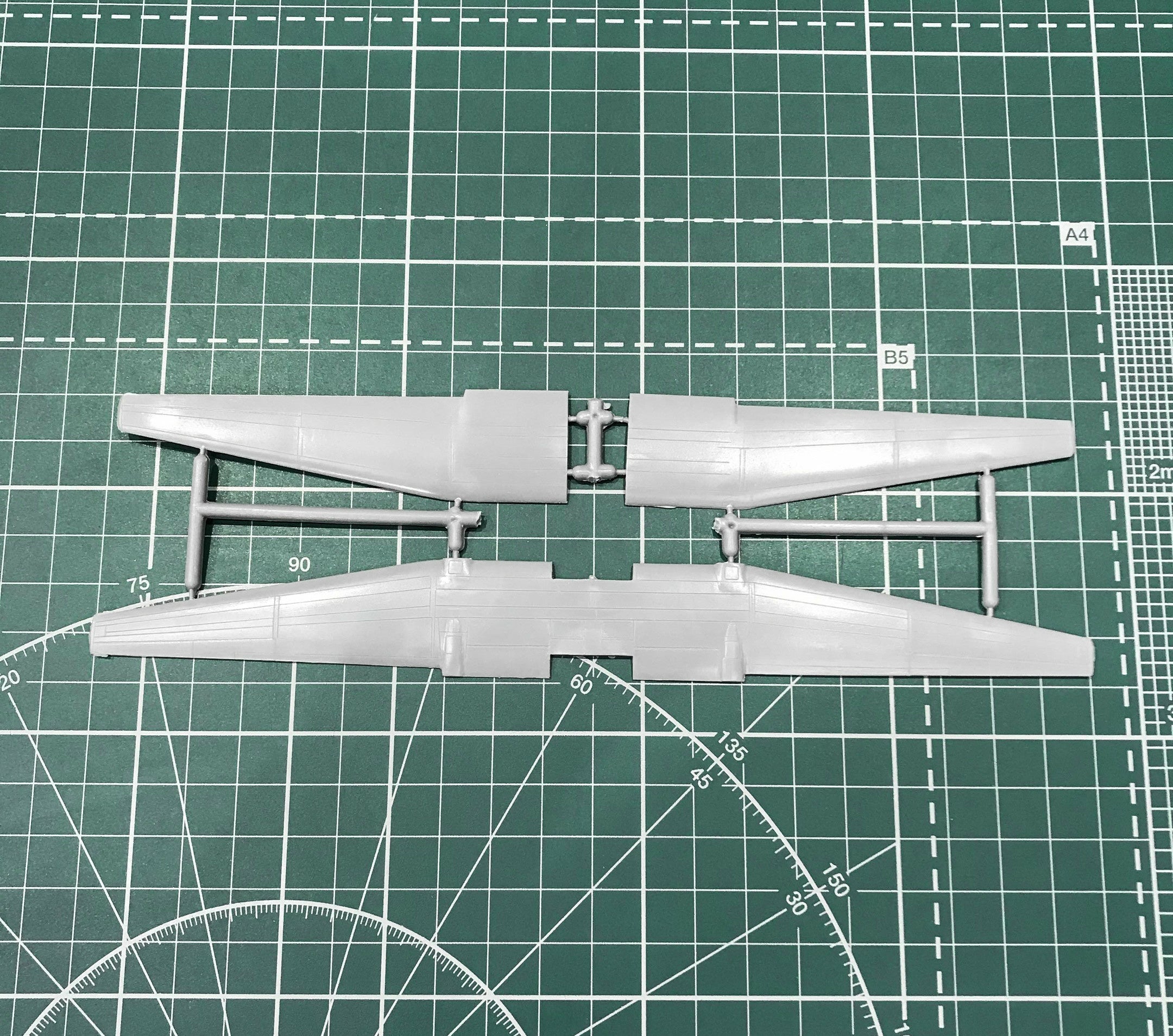 Antonov An-24B Scale 1:144 Amodel AMO1464-02 Plastic Airplane Model Kit