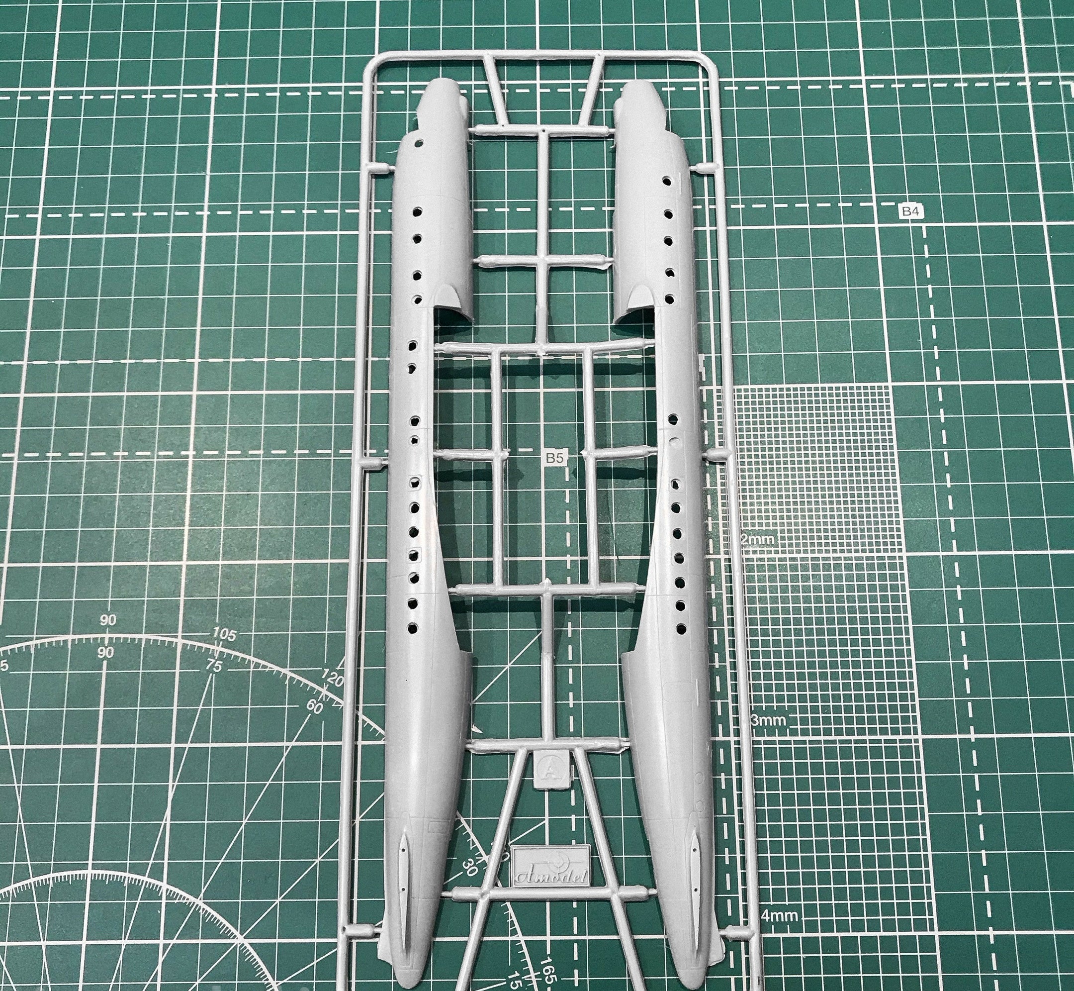 Tupolev Tu-104 airliner, Aeroflot, kit1 Scale 1:144 Amodel AMO1469 Plastic Airplane Model Kit