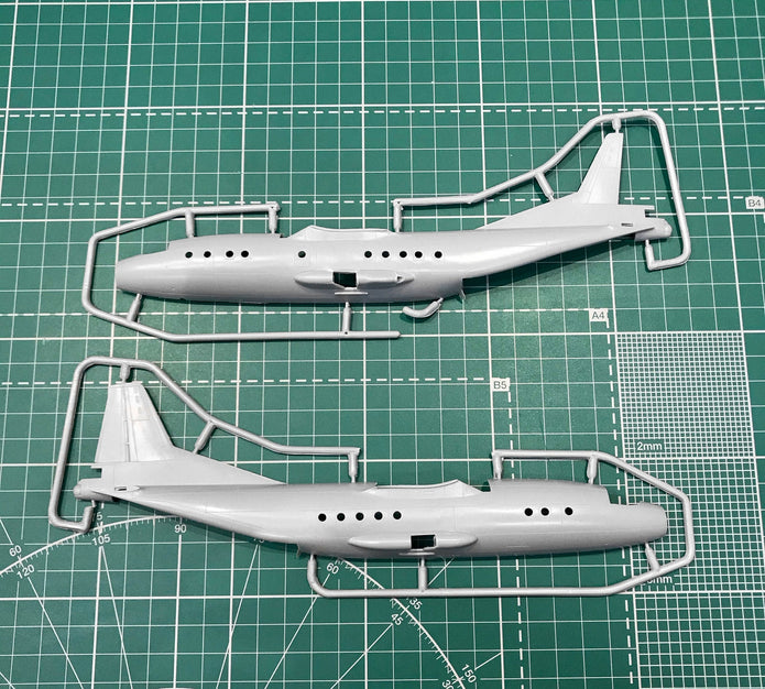 Antonov An-12B cargo aircraft Scale 1:144 Amodel AMO1470 Plastic Airplane Model Kit