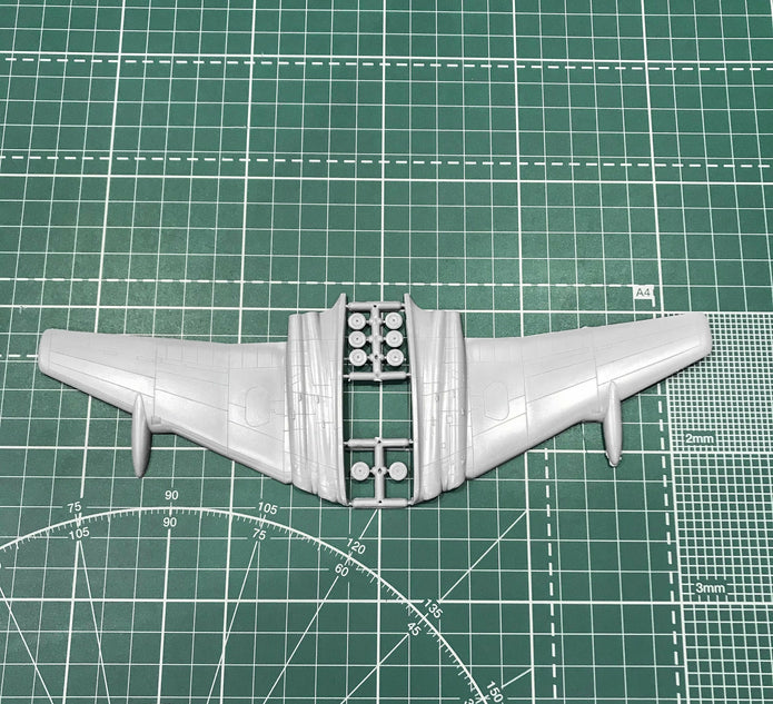 D.H.106 Comet-4C Scale 1:144 Amodel AMO1477 Plastic Airplane Model Kit