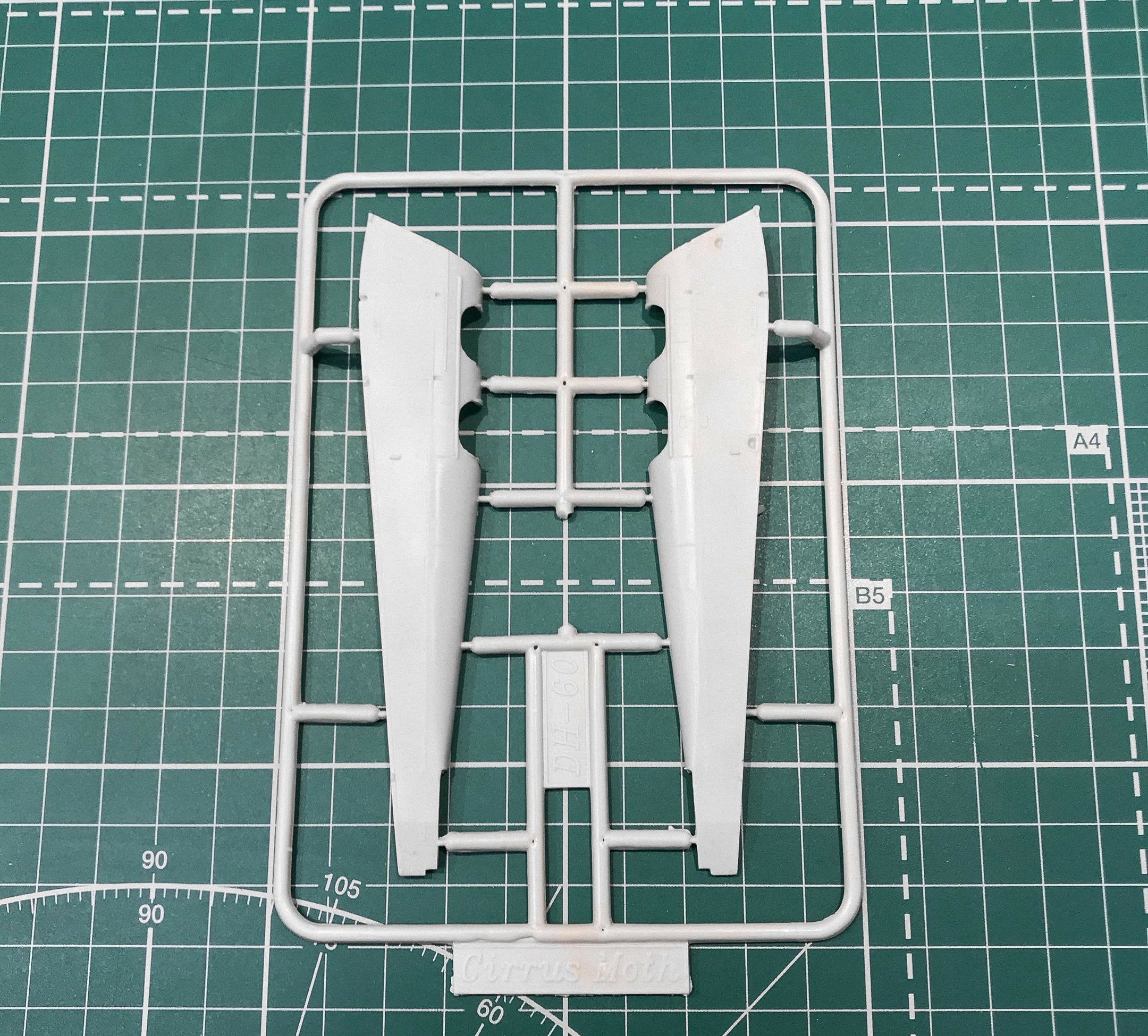 de Havilland DH.60C Cirrus Moth Scale 1:48 Amodel AMO4803 Plastic Airplane Model Kit
