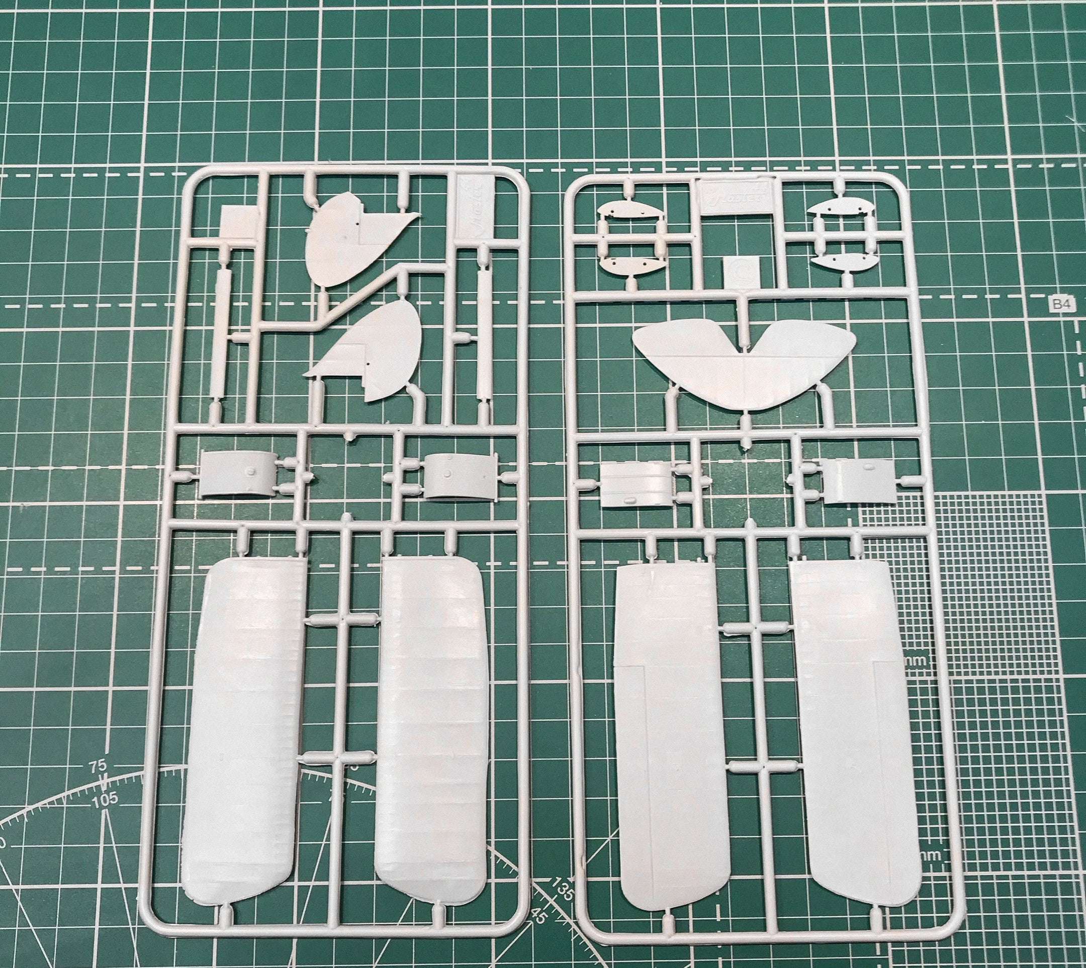 de Havilland DH.60C Cirrus Moth Scale 1:48 Amodel AMO4803 Plastic Airplane Model Kit