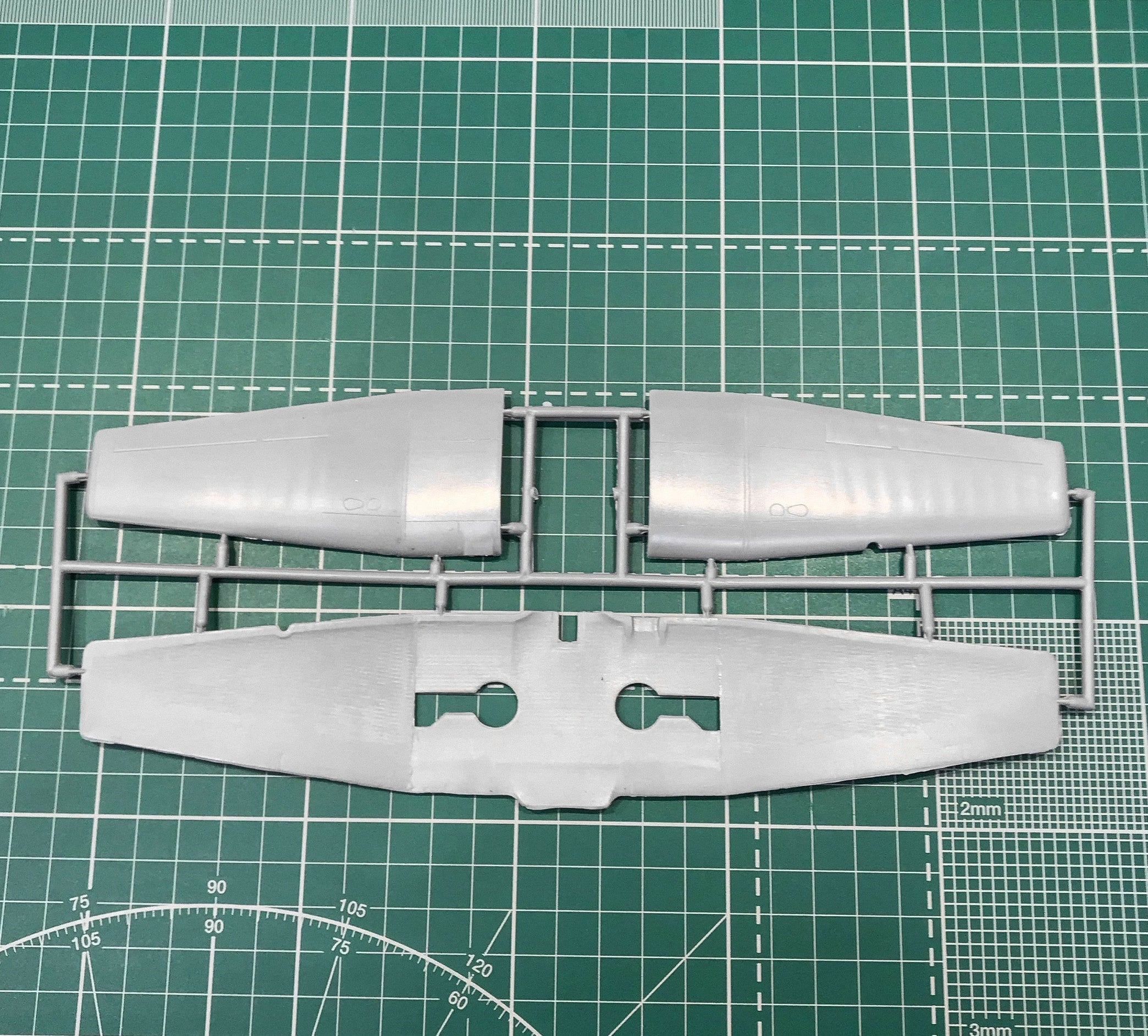 Yak 18T Scale 1:48 Amodel AMO4807 Scale Airplane Model Kit