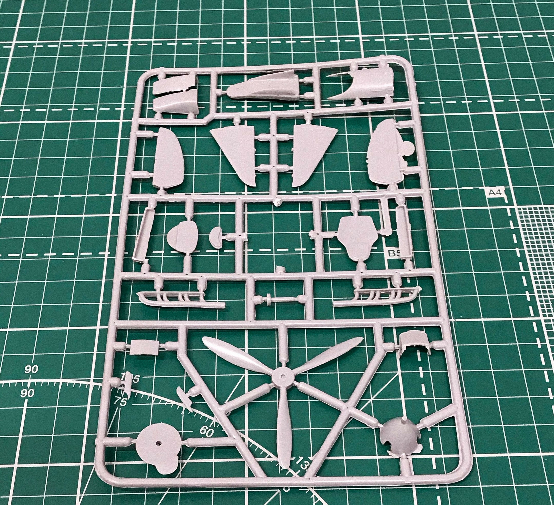 LaGG-3 4 Series Scale 1:48 Amodel AMO4809 Plastic Airplane Model Kit