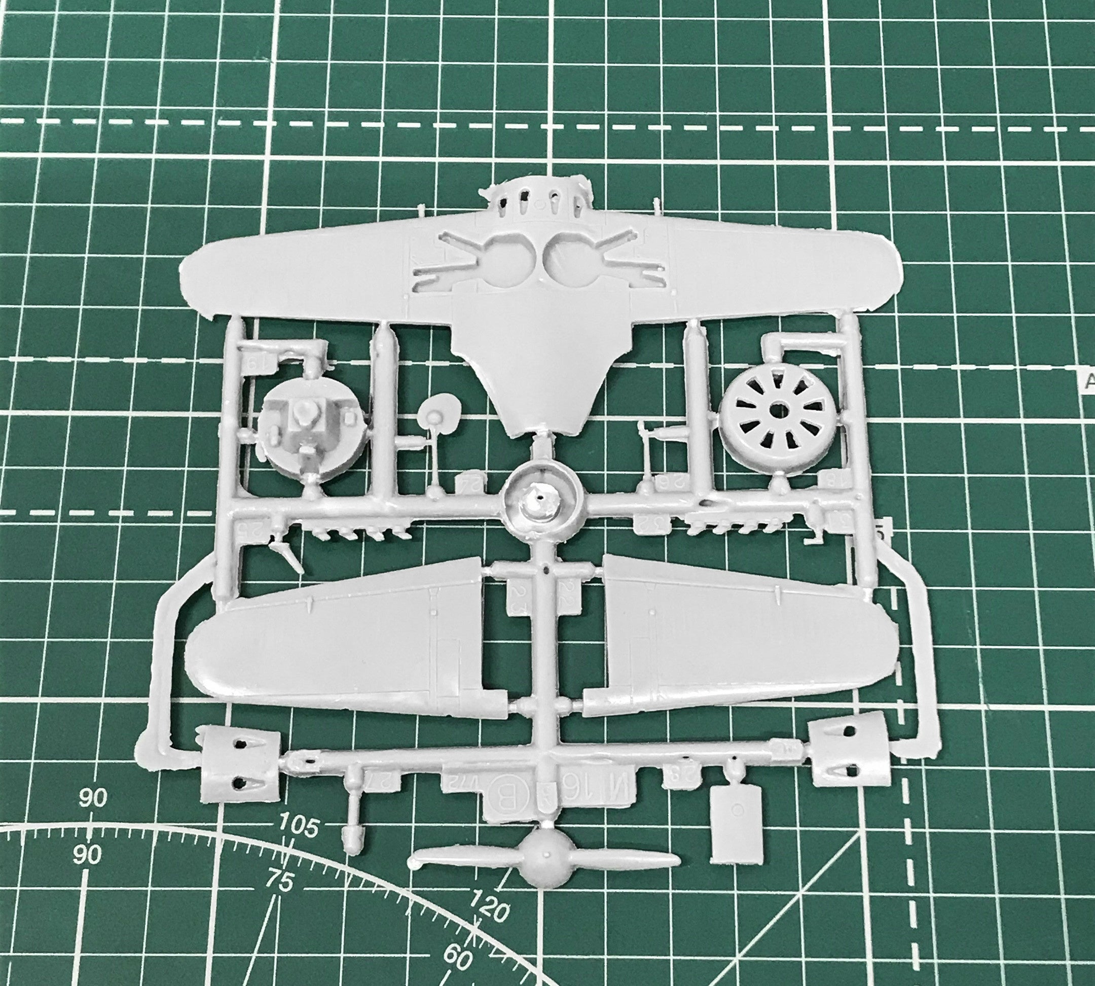 I-16 type 5/6 Soviet fighter Scale 1:72 Amodel AMO72123 Plastic Airplane Model Kit