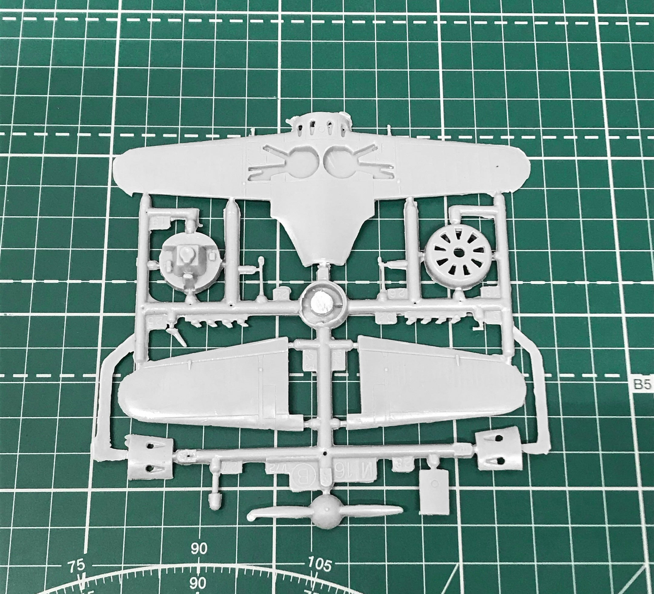 I-16 type 5/6 Soviet fighter Scale 1:72 Amodel AMO72124 Plastic Airplane Model Kit