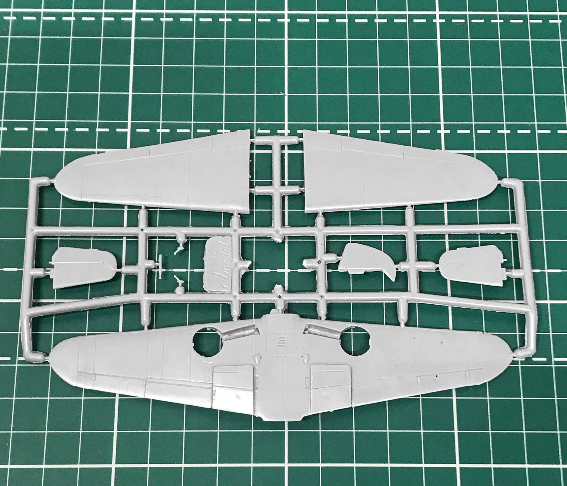 Messerschmitt Bf-109F4/F6 Scale 1:72 Amodel AMO72132 Plastic Airplane Model Kit