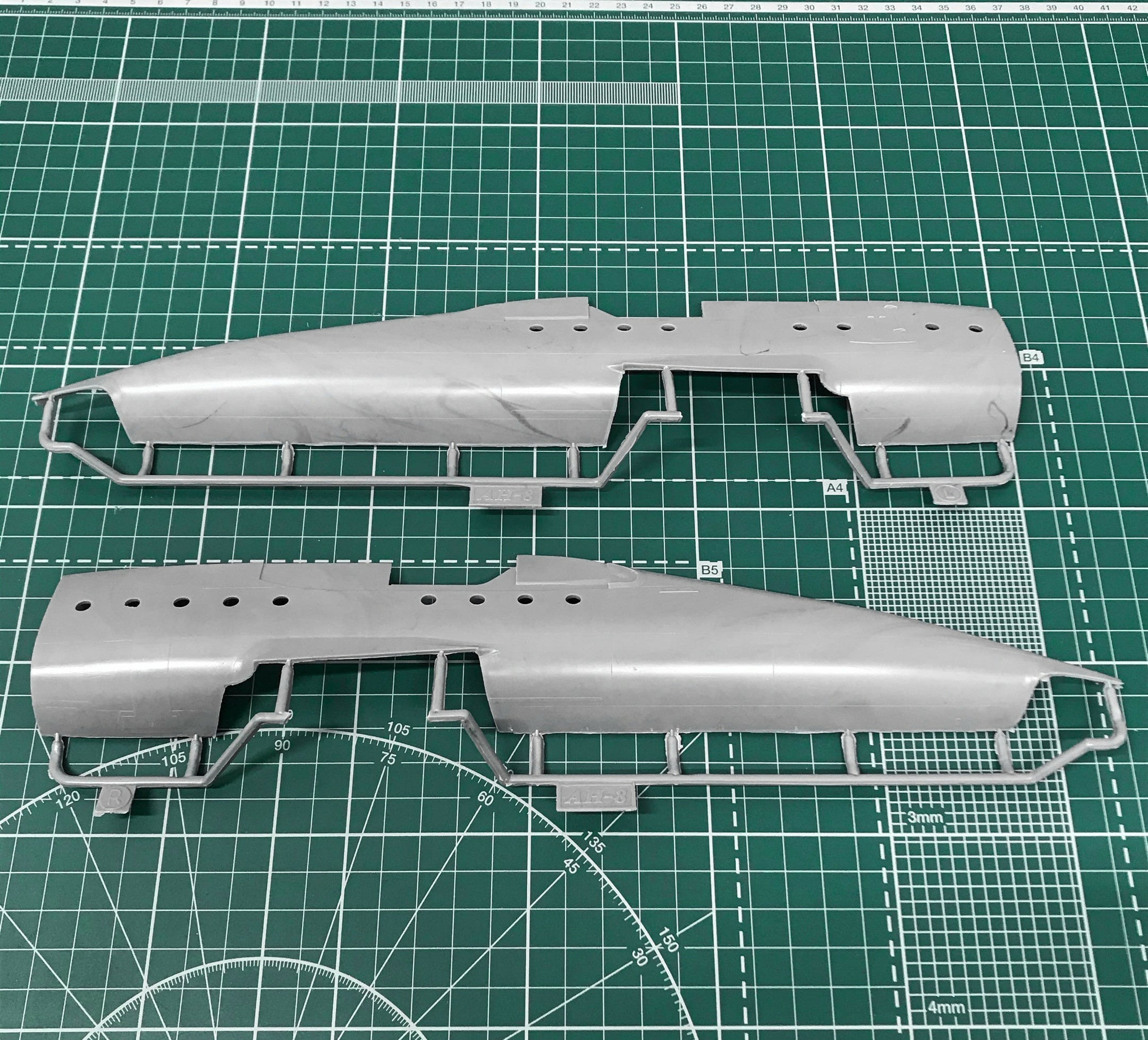 Antonov An-8 Scale 1:72 Amodel AMO72141-01 Scale Airplane Model Kit