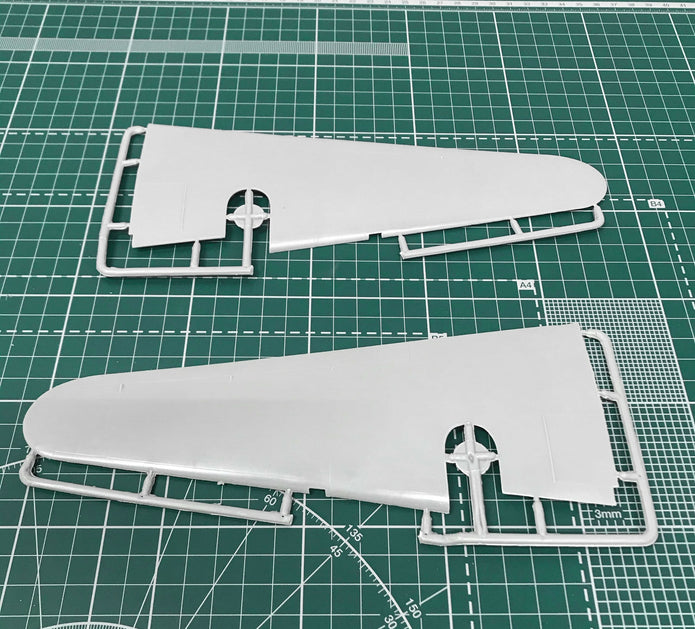 Pe-8 WWII Soviet bomber & AS-2 aircraft starter Scale 1:72 Amodel AMO72142 Scale Airplane Model Kit