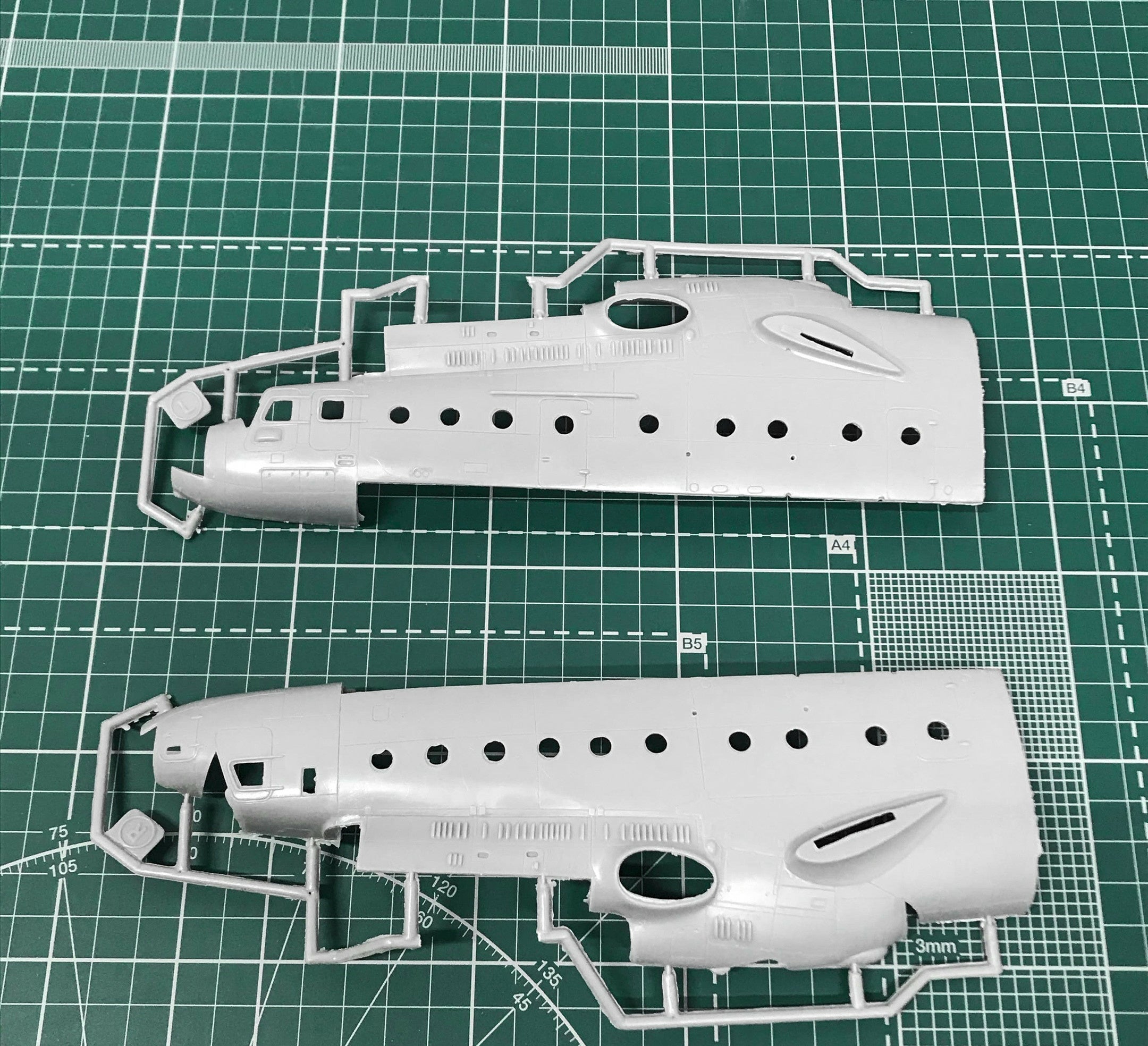 Soviet helicopter Mil Mi-22 Scale 1:72 Amodel AMO72149 Plastic Helicopter Model Kit