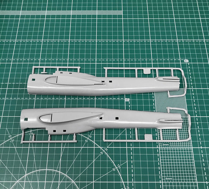 Pe-8 artic aircraft Scale 1:72 Amodel AMO72155 Plastic Airplane Model Kit