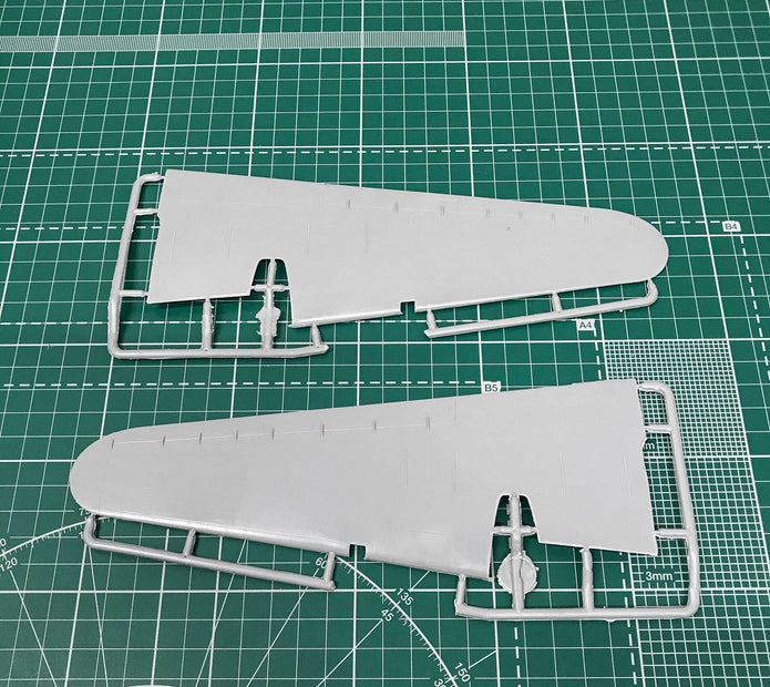 Pe-8 artic aircraft Scale 1:72 Amodel AMO72155 Plastic Airplane Model Kit