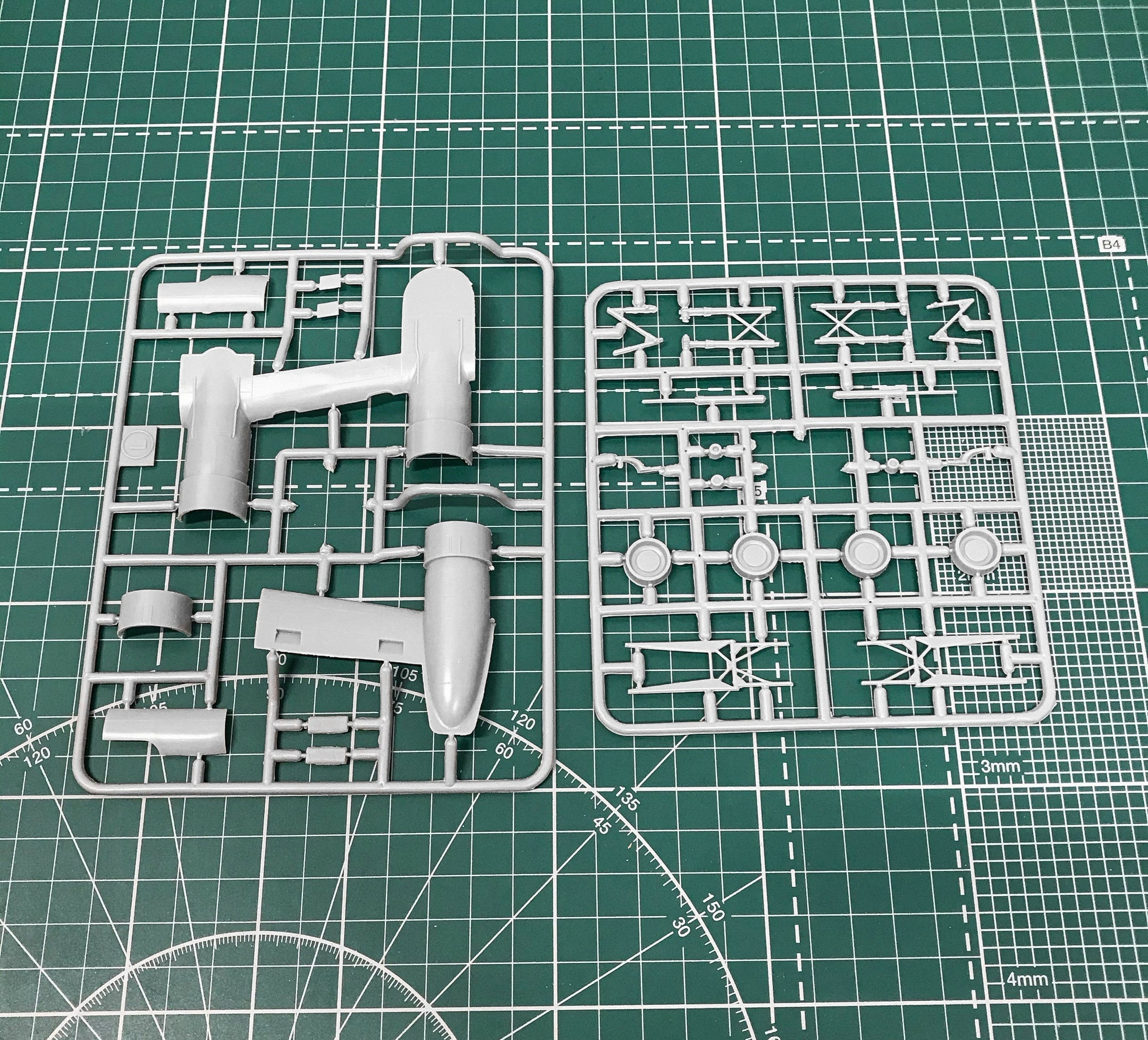 Pe-8 artic aircraft Scale 1:72 Amodel AMO72155 Plastic Airplane Model Kit