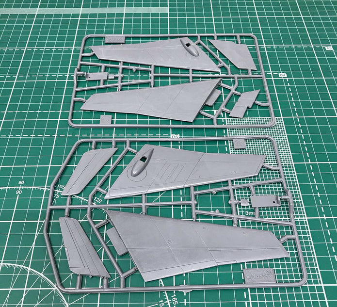 Ilyushin IL-40 «Brawny« Soviet jet-engined armored aircraft Scale 1:72 Amodel AMO72158 Plastic Airplane Model Kit