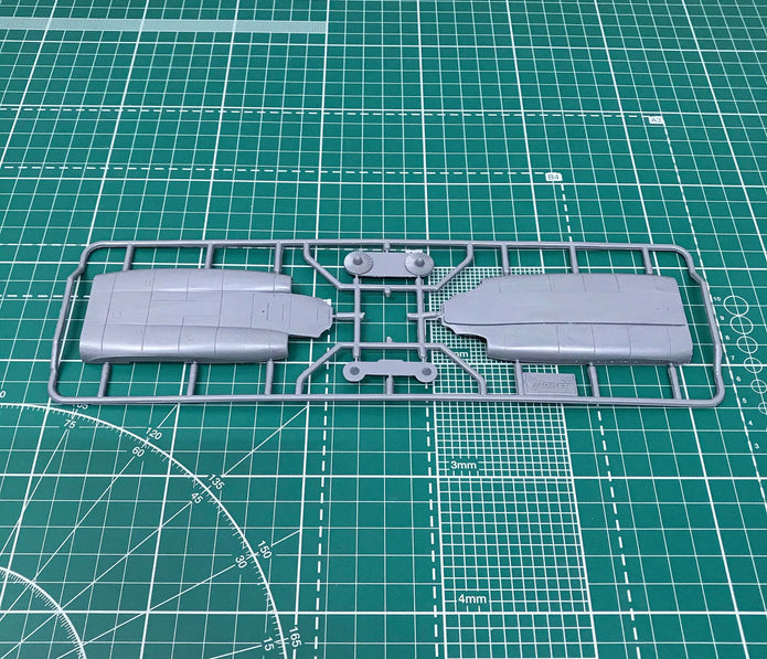 Ilyushin IL-40 «Brawny« Soviet jet-engined armored aircraft Scale 1:72 Amodel AMO72158 Plastic Airplane Model Kit