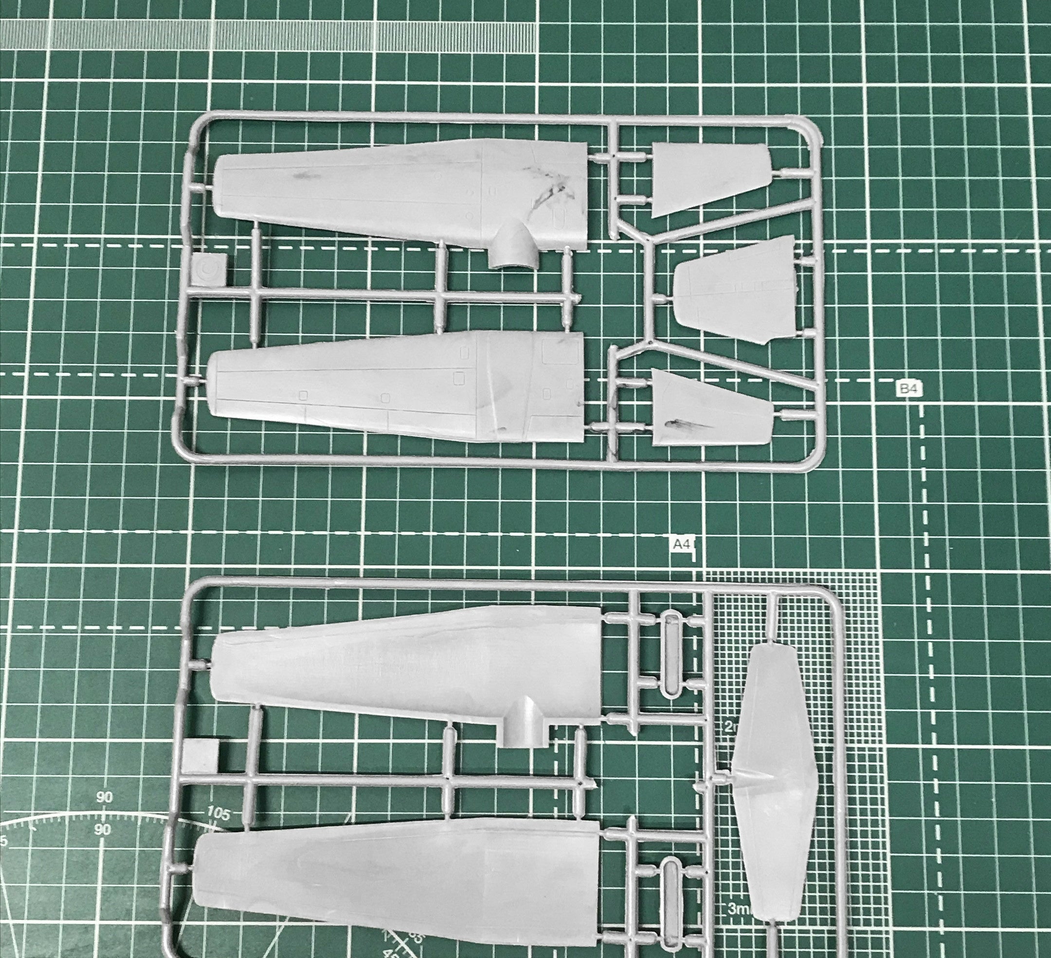 Yak-200 Soviet trainer aircarft Scale 1:72 Amodel AMO72162 Plastic Airplane Model Kit