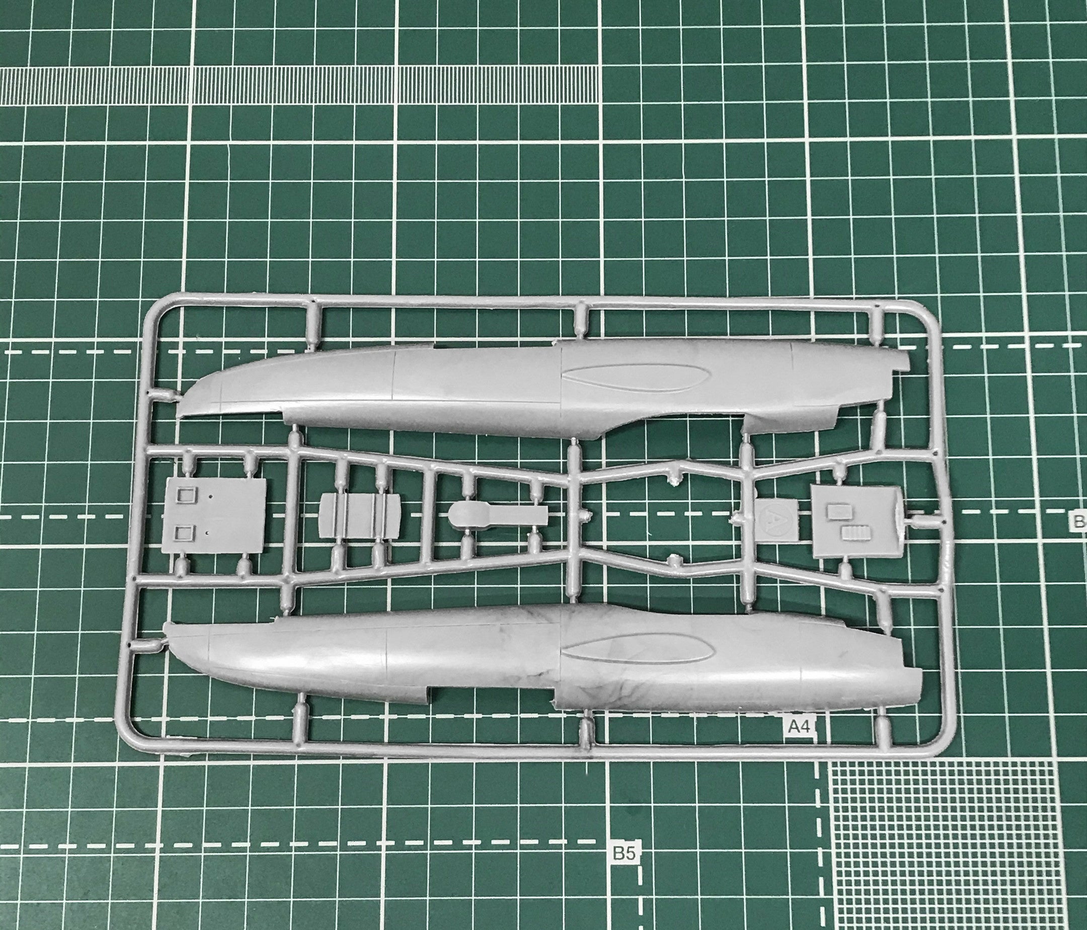 Yak-200 Soviet trainer aircarft Scale 1:72 Amodel AMO72162 Plastic Airplane Model Kit